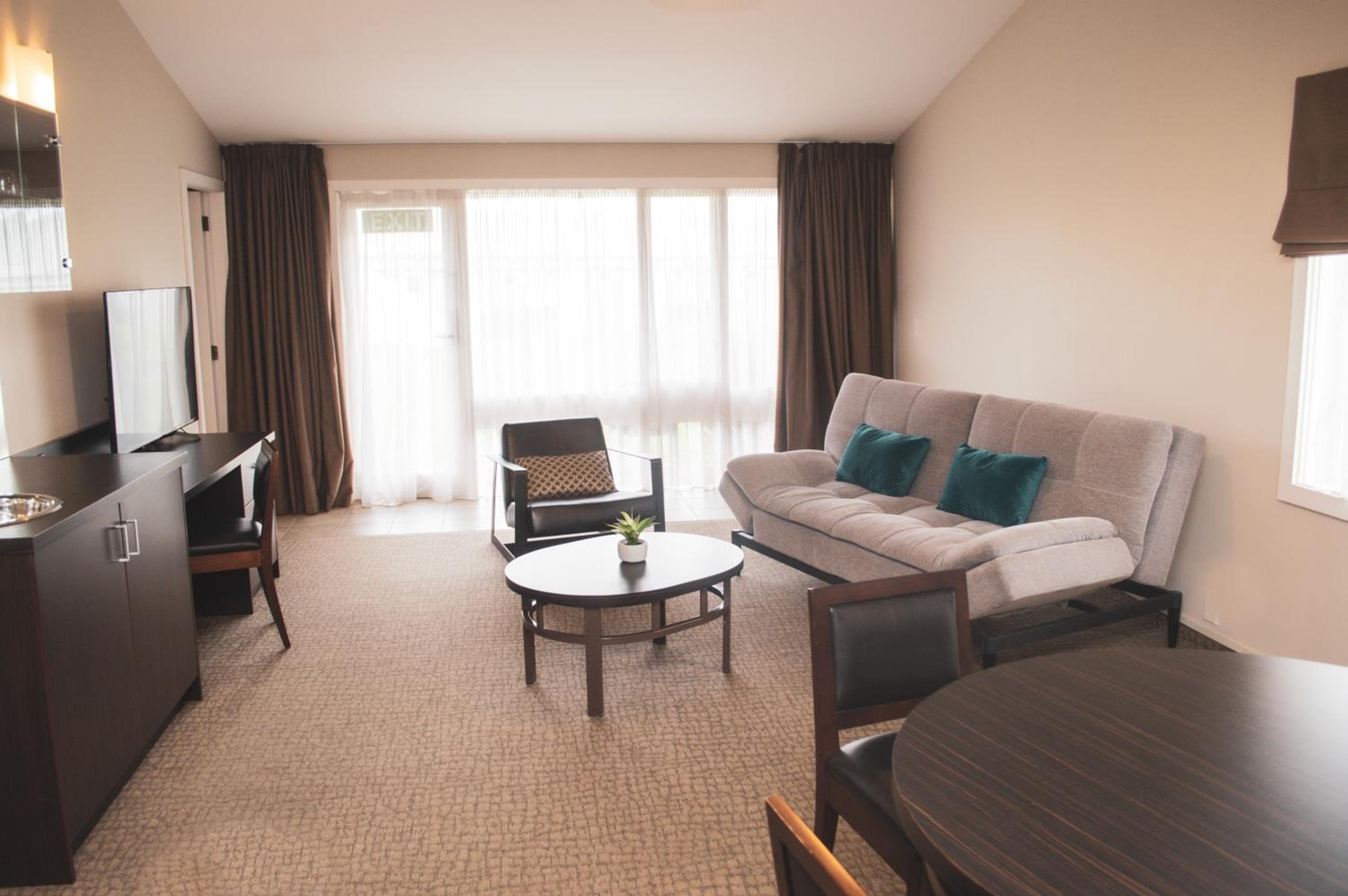Executive Suite - Photo 2