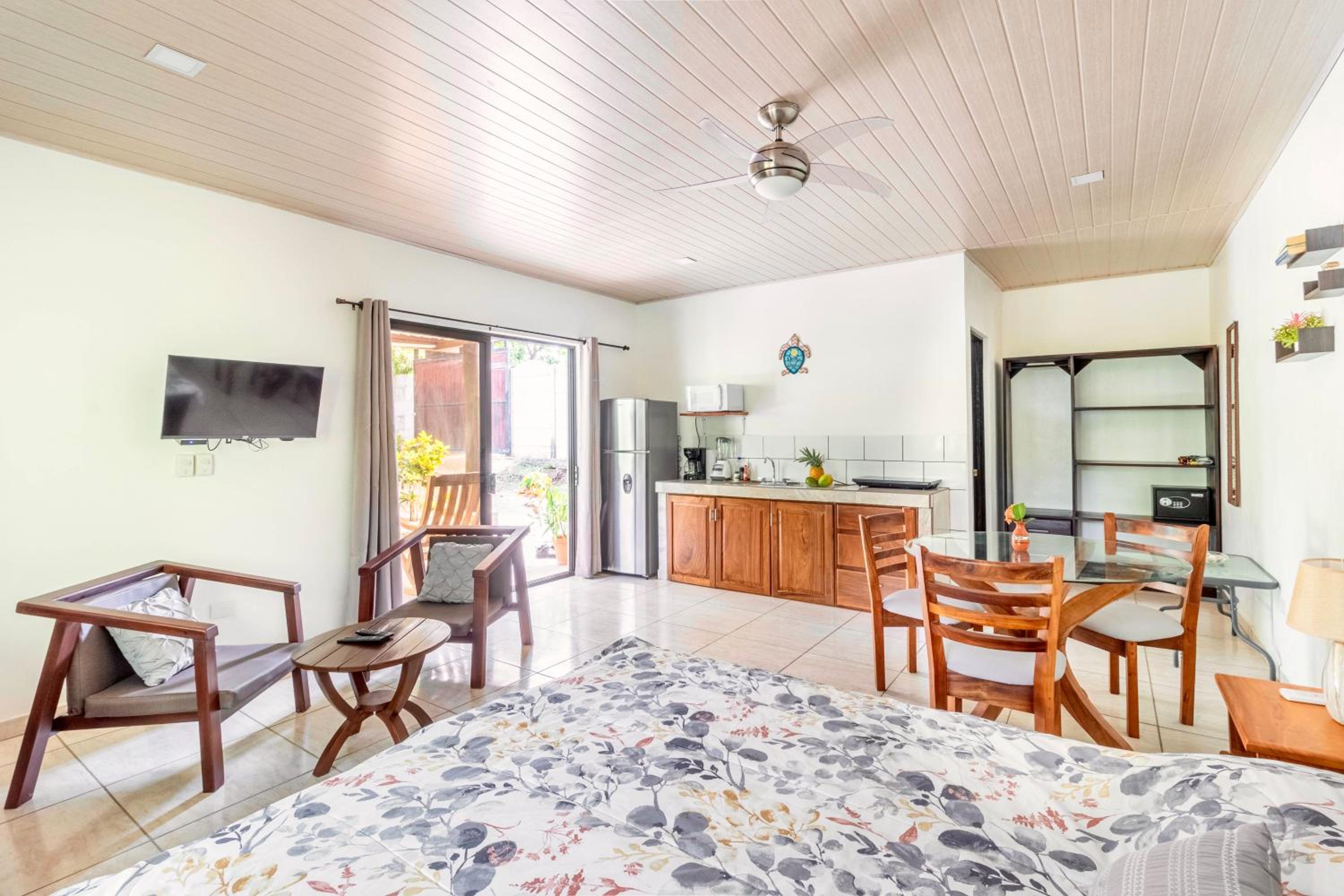 One-Bedroom Apartment with Garden View photo 1