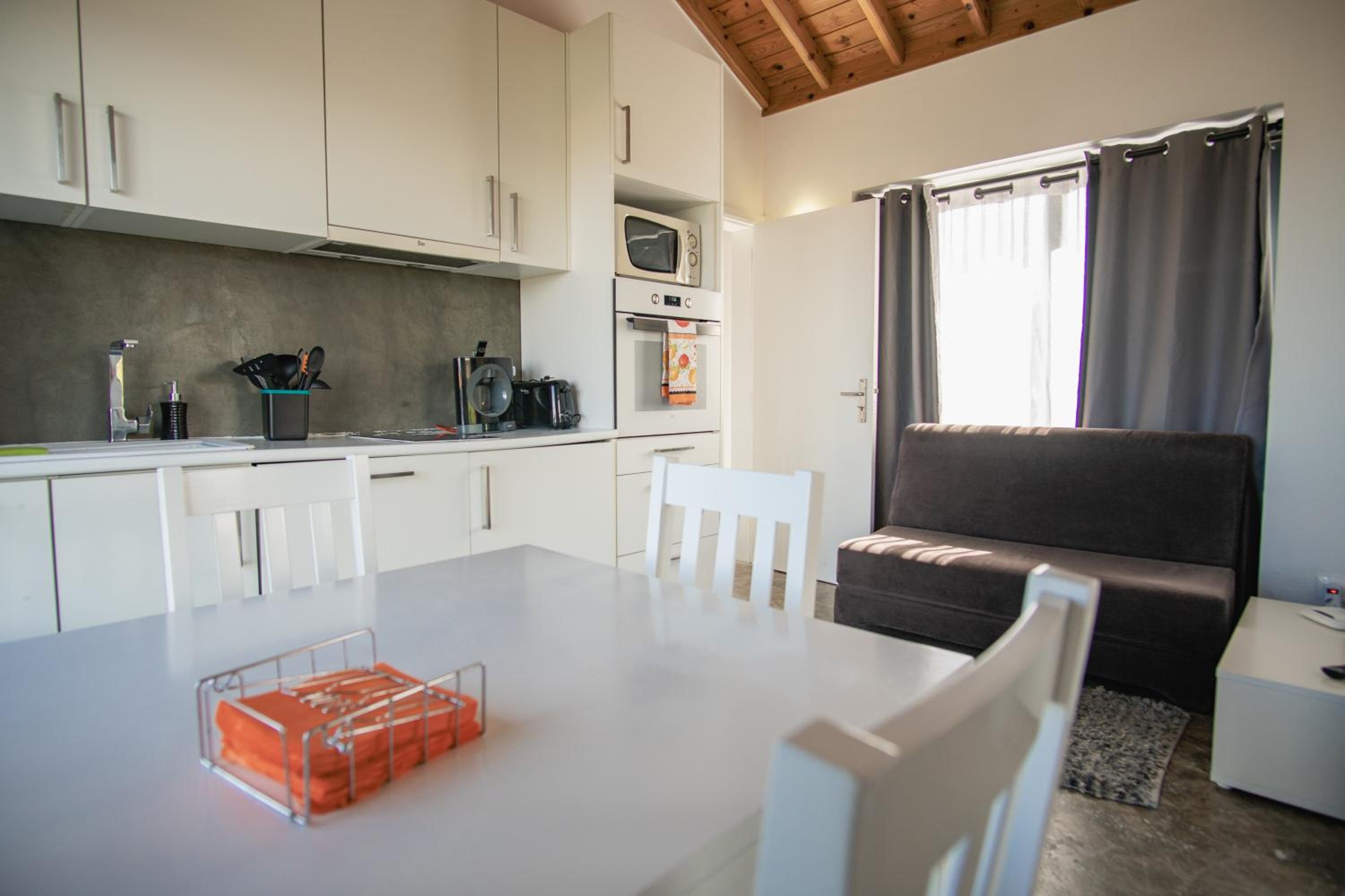 One-Bedroom Apartment with Balcony and Mountain View   - Photo 27