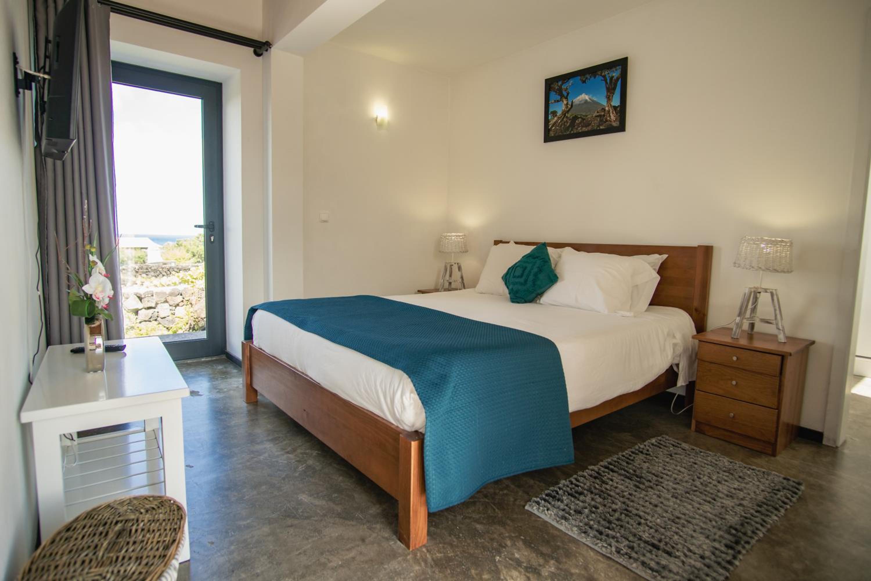 One-Bedroom Apartment with Balcony and Mountain View   - Photo 22