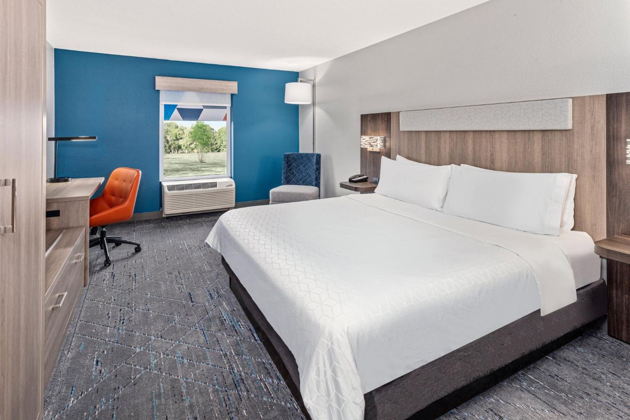Standard Corner King Room