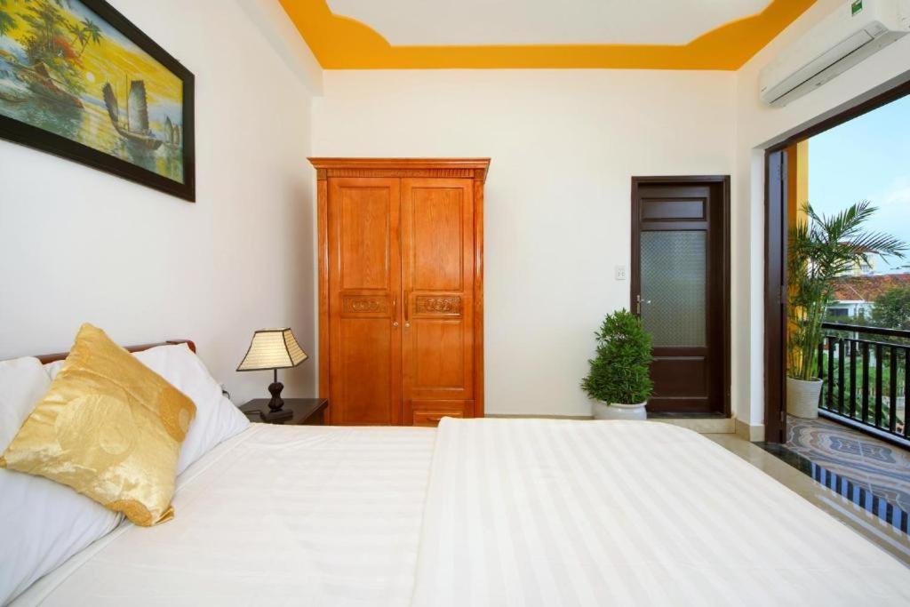 King Room with Balcony