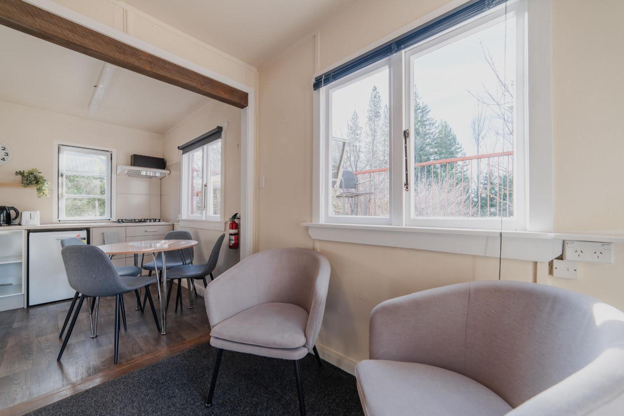 Little Dipper - Budget 2 Bedroom home with Balcony photo 2