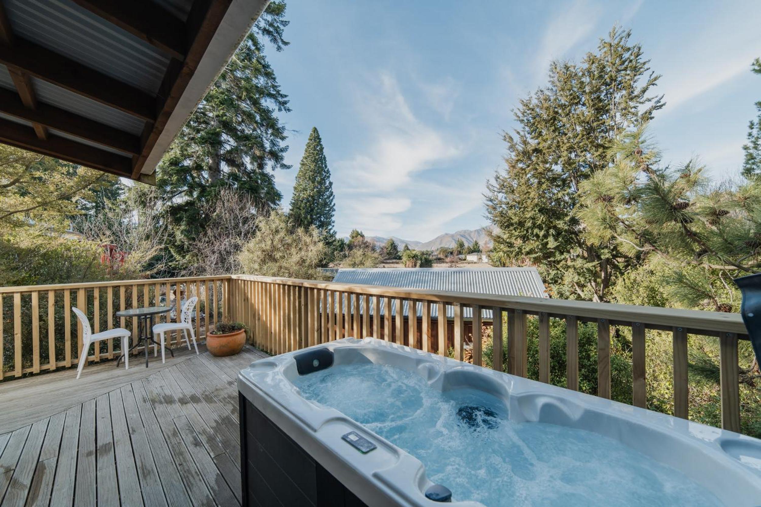 Milkyway - 1 Bedroom Cottage with Hot Tub photo 2