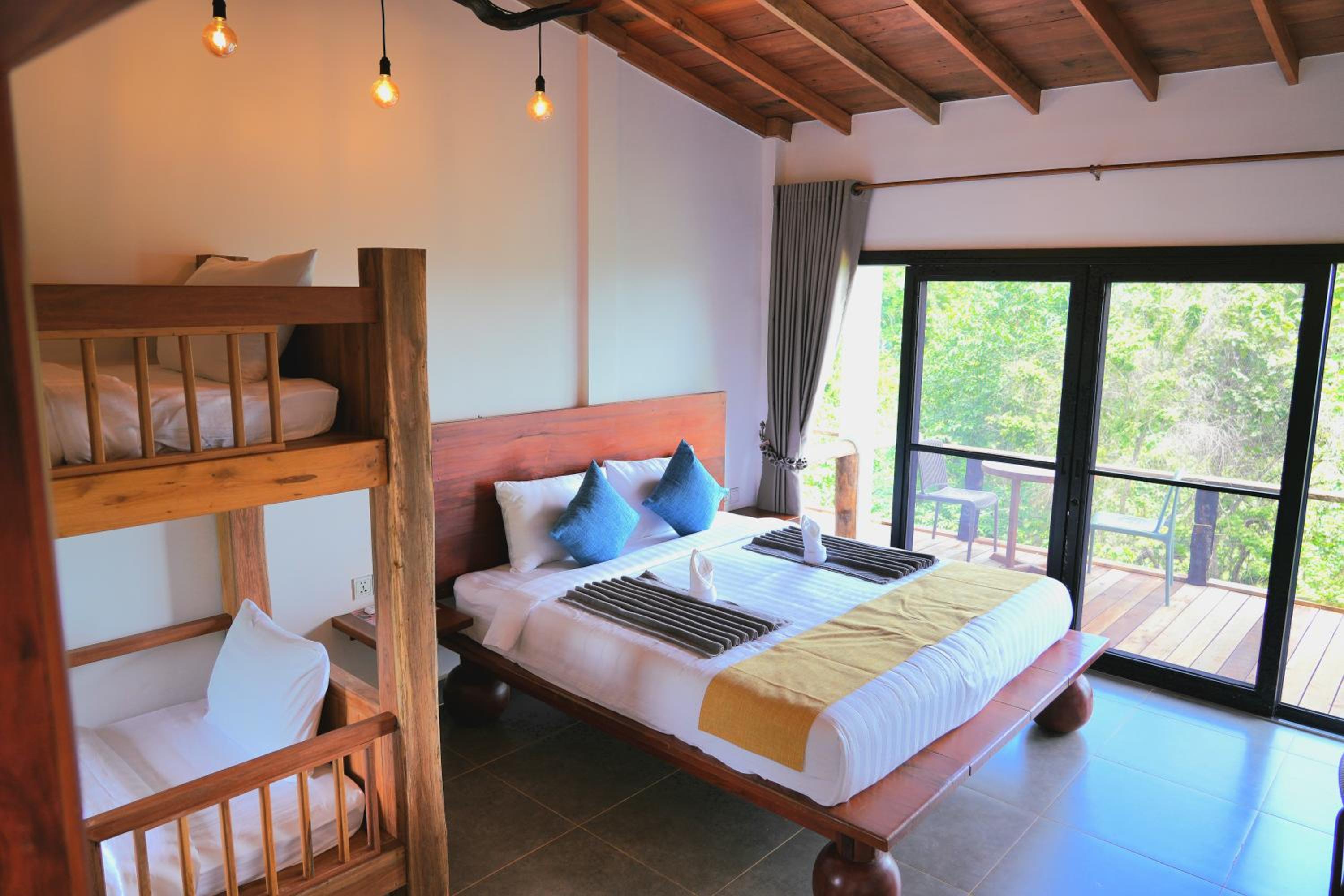 Deluxe Family Room - Photo 6