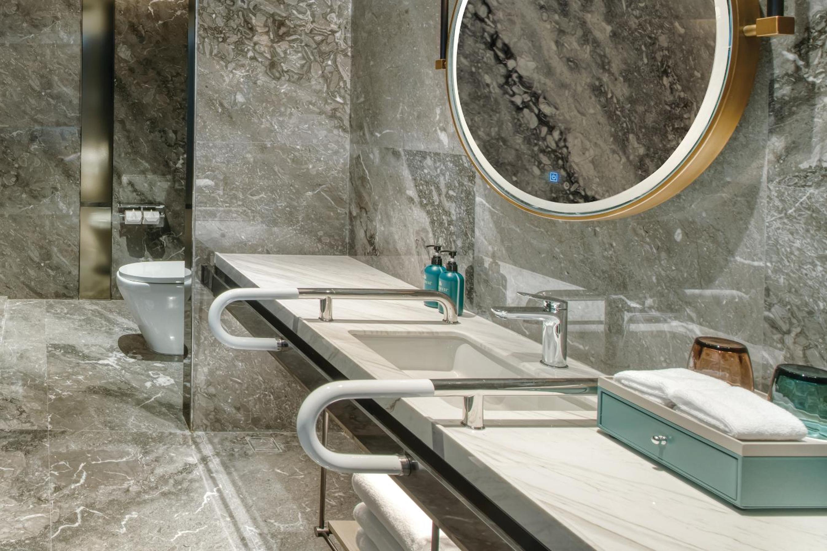 One-Bedroom Suite - Disability Access