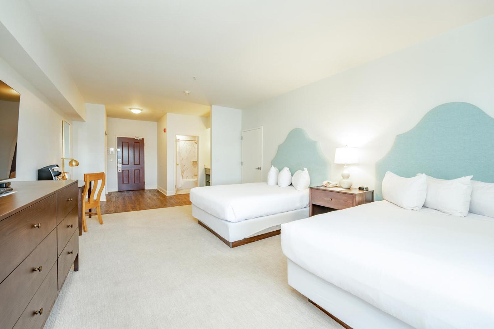Queen Room with Balcony photo 2