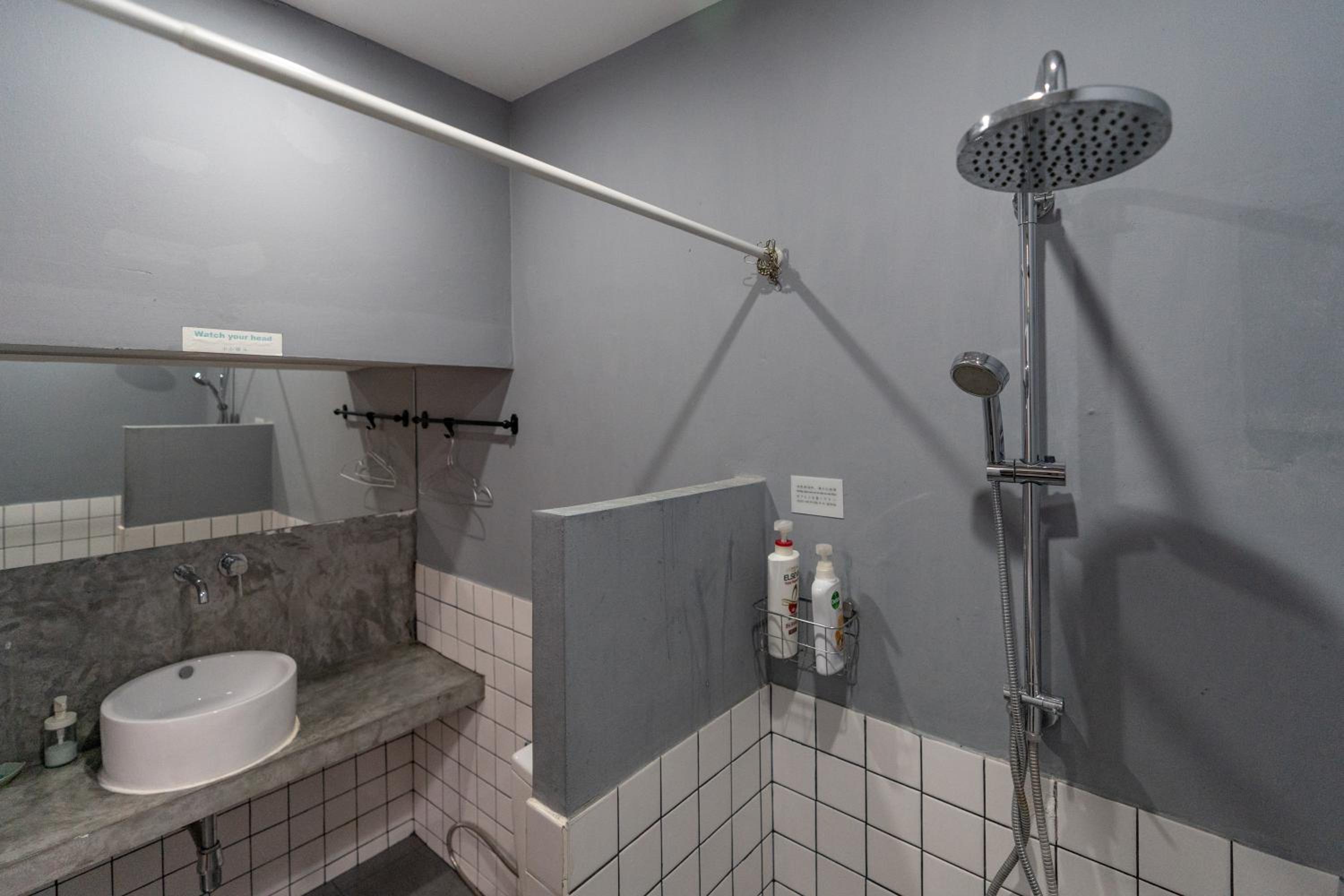 Standard Twin Room - Photo 5