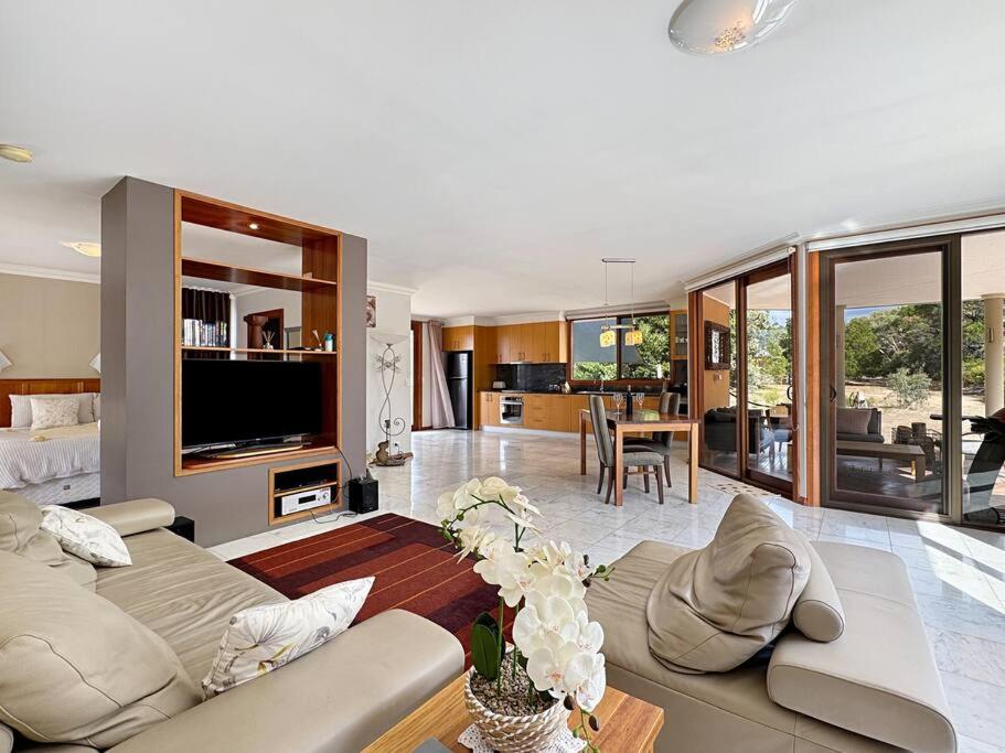 One-Bedroom Villa photo 1