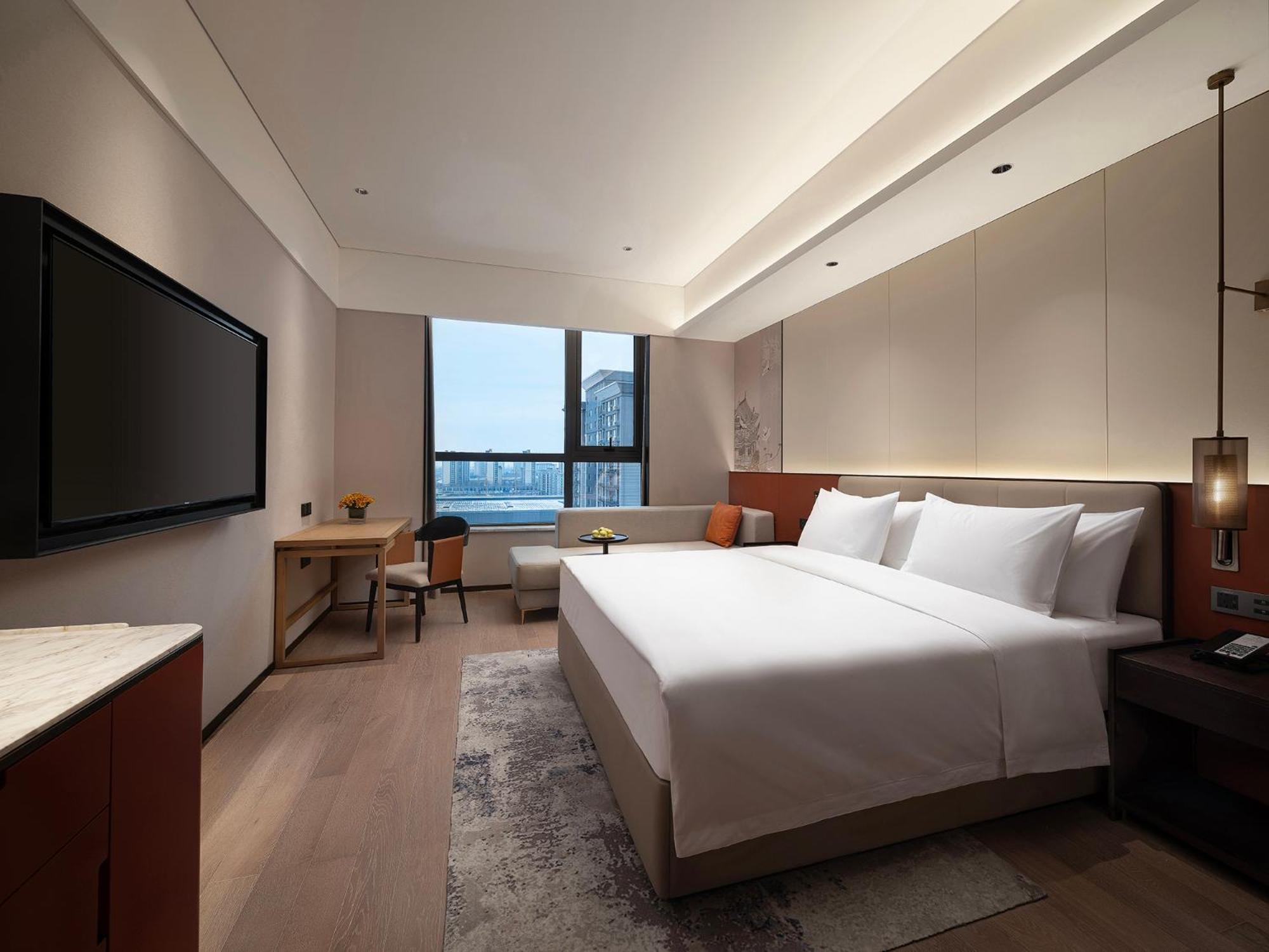 Deluxe Queen Room