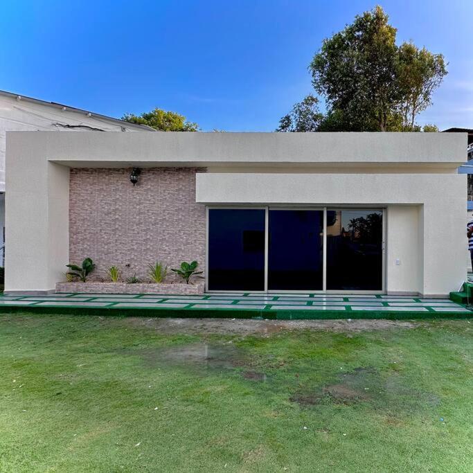 Three-Bedroom House photo 3