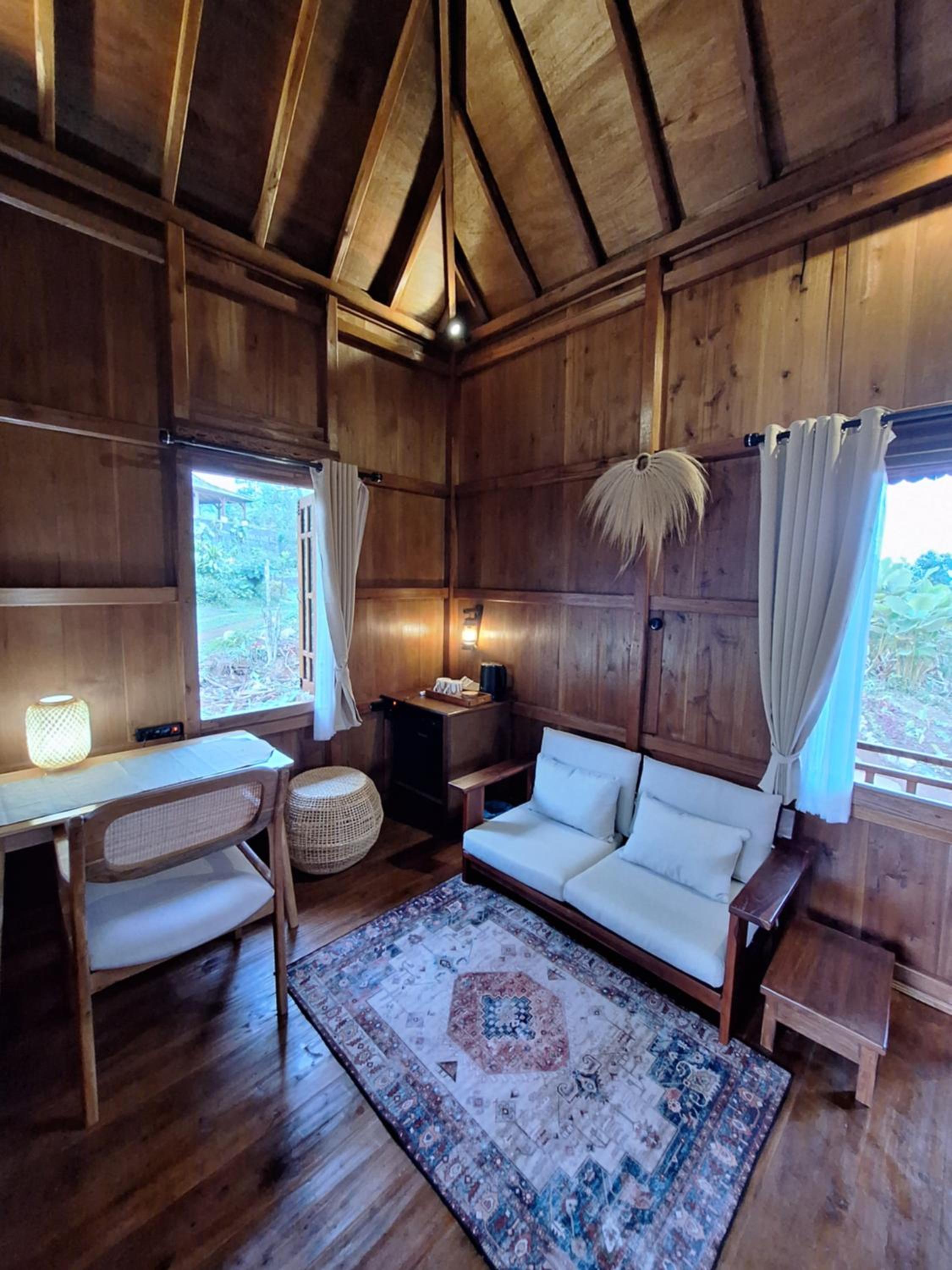 Cottage with Garden View - Photo 6