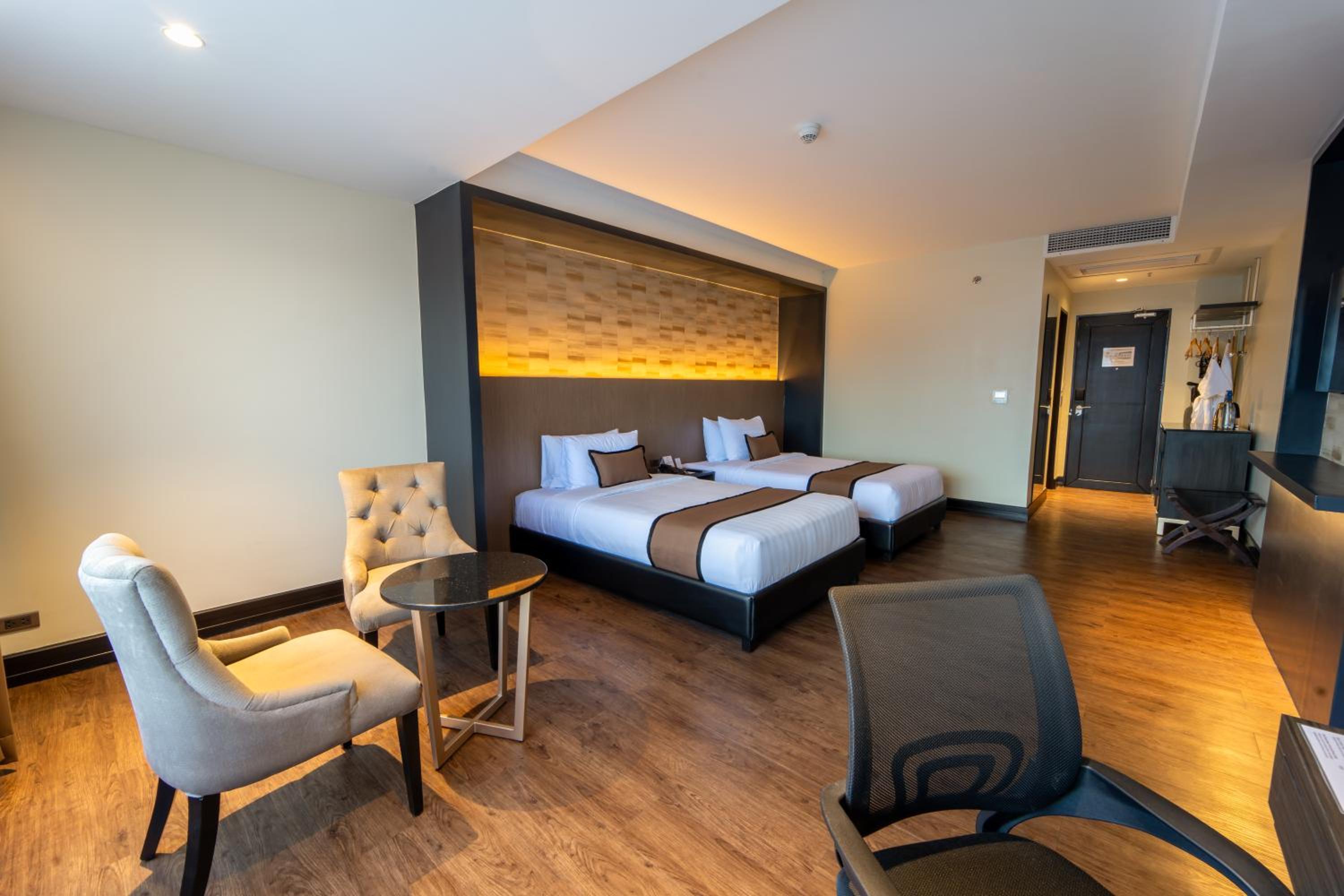 Large Twin Room photo 2