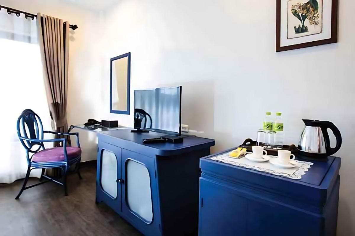 Deluxe King Suite - Photo 6