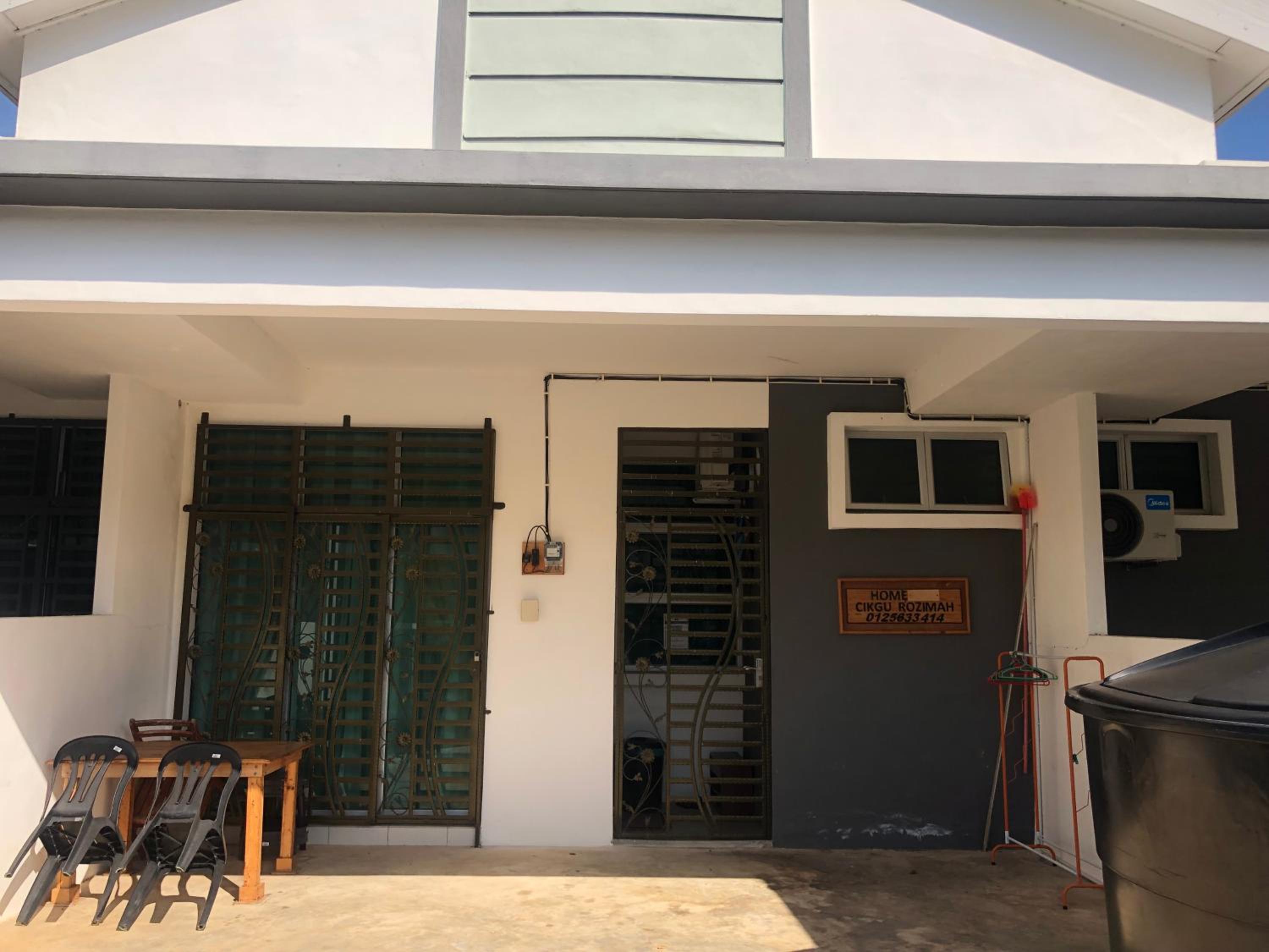 Three-Bedroom House photo 1