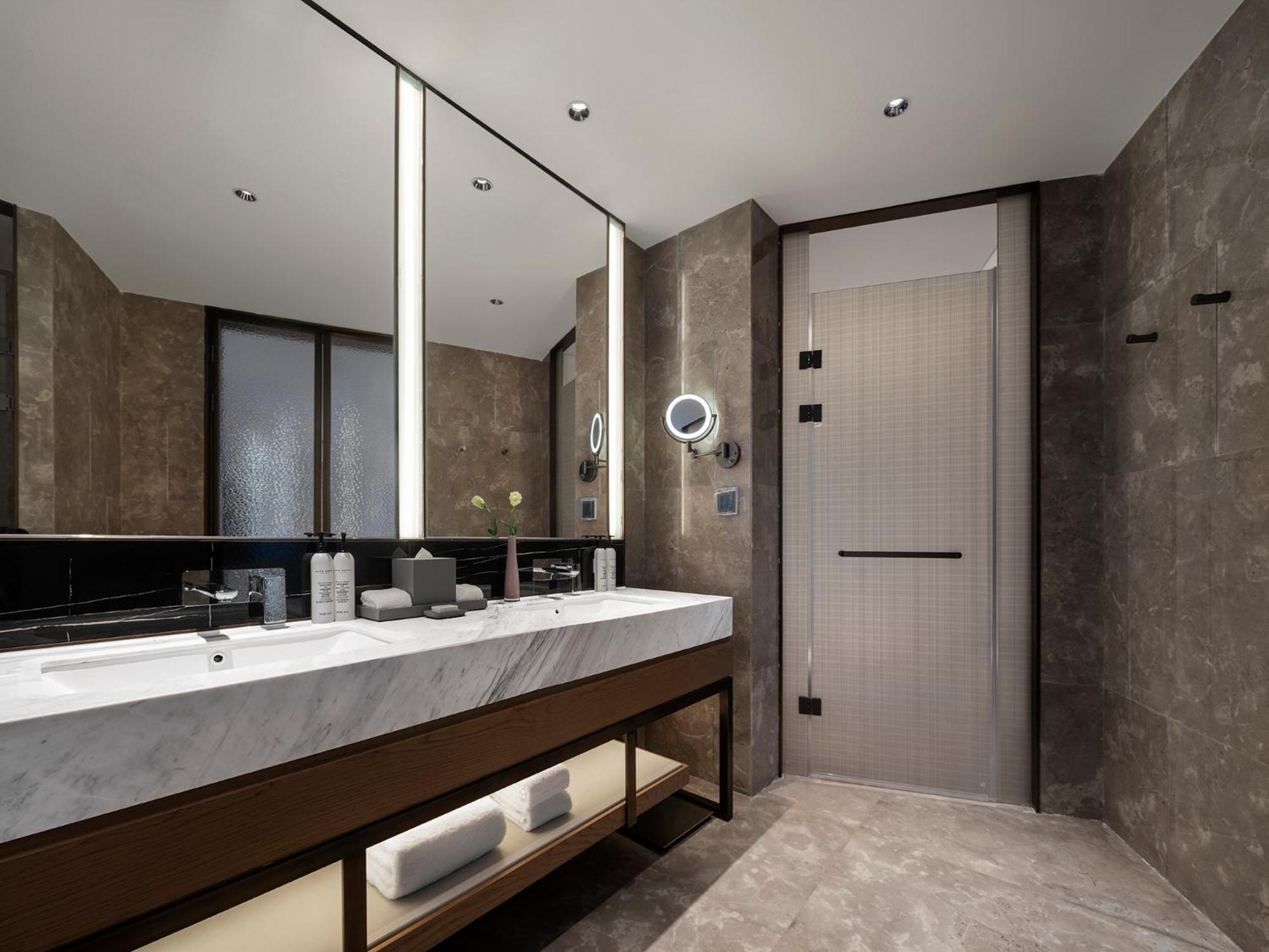 Deluxe Suite photo 2
