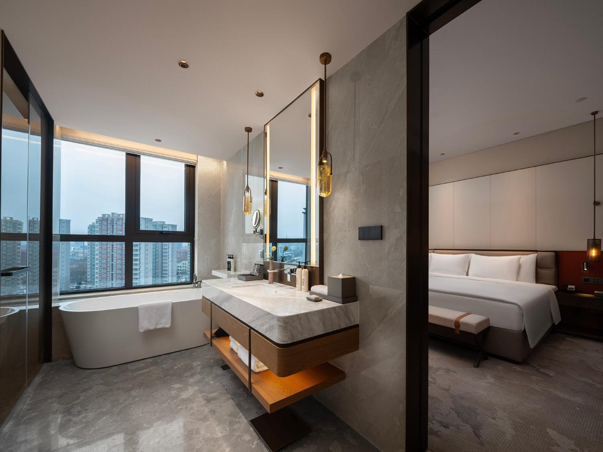 Business Suite   photo 2