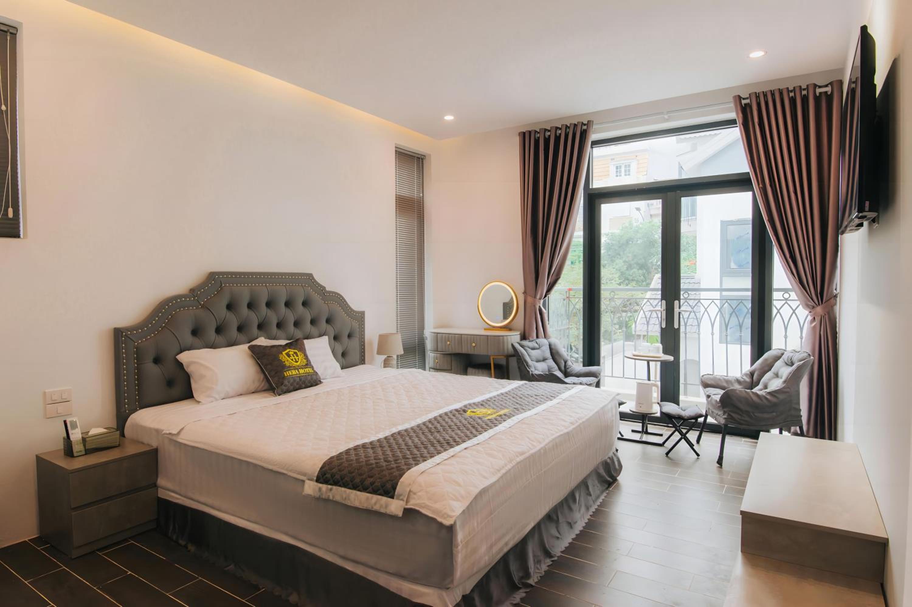 Deluxe Double Room with Balcony photo 1