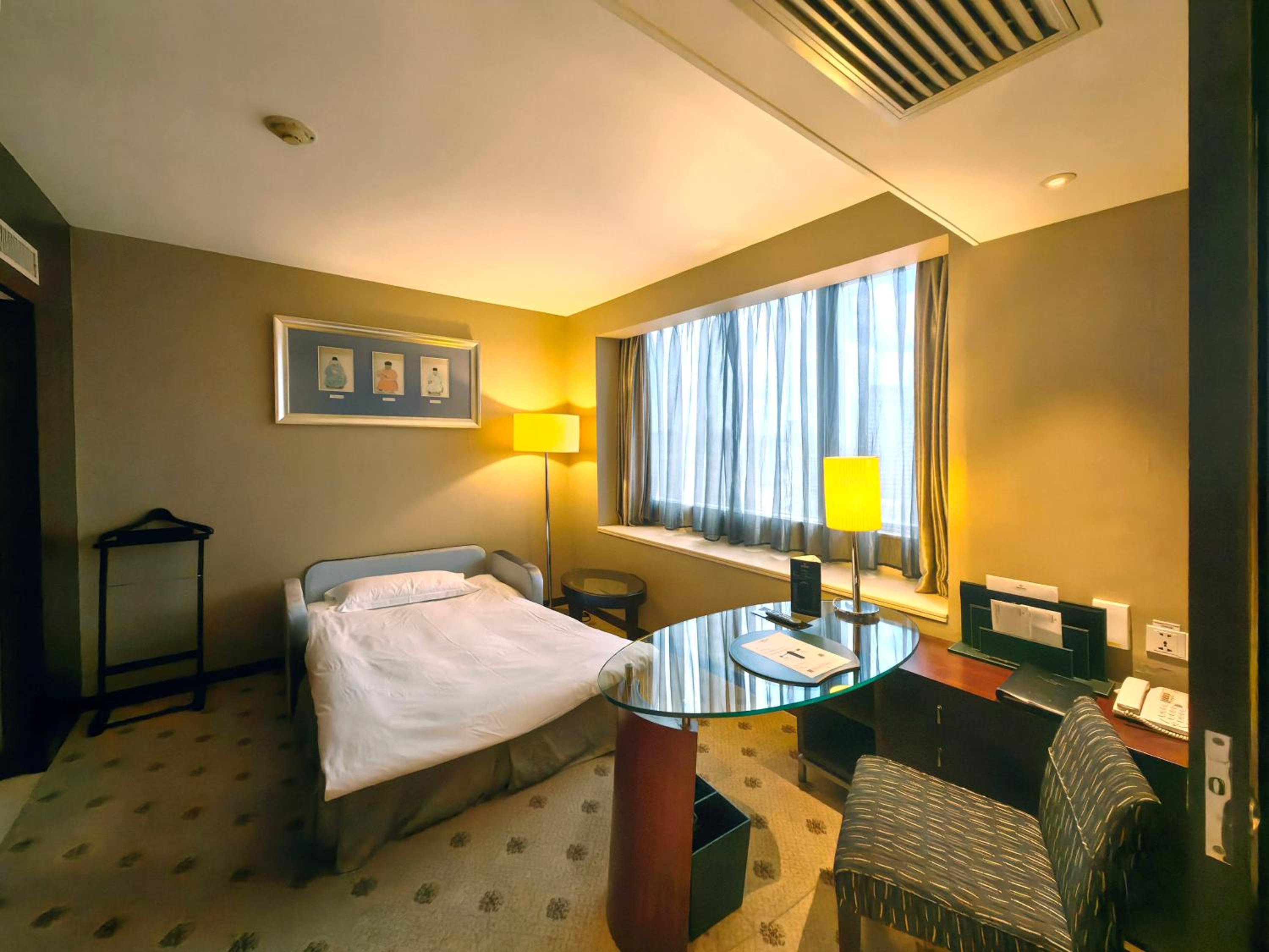 Deluxe Room with extra sofa bed   photo 3