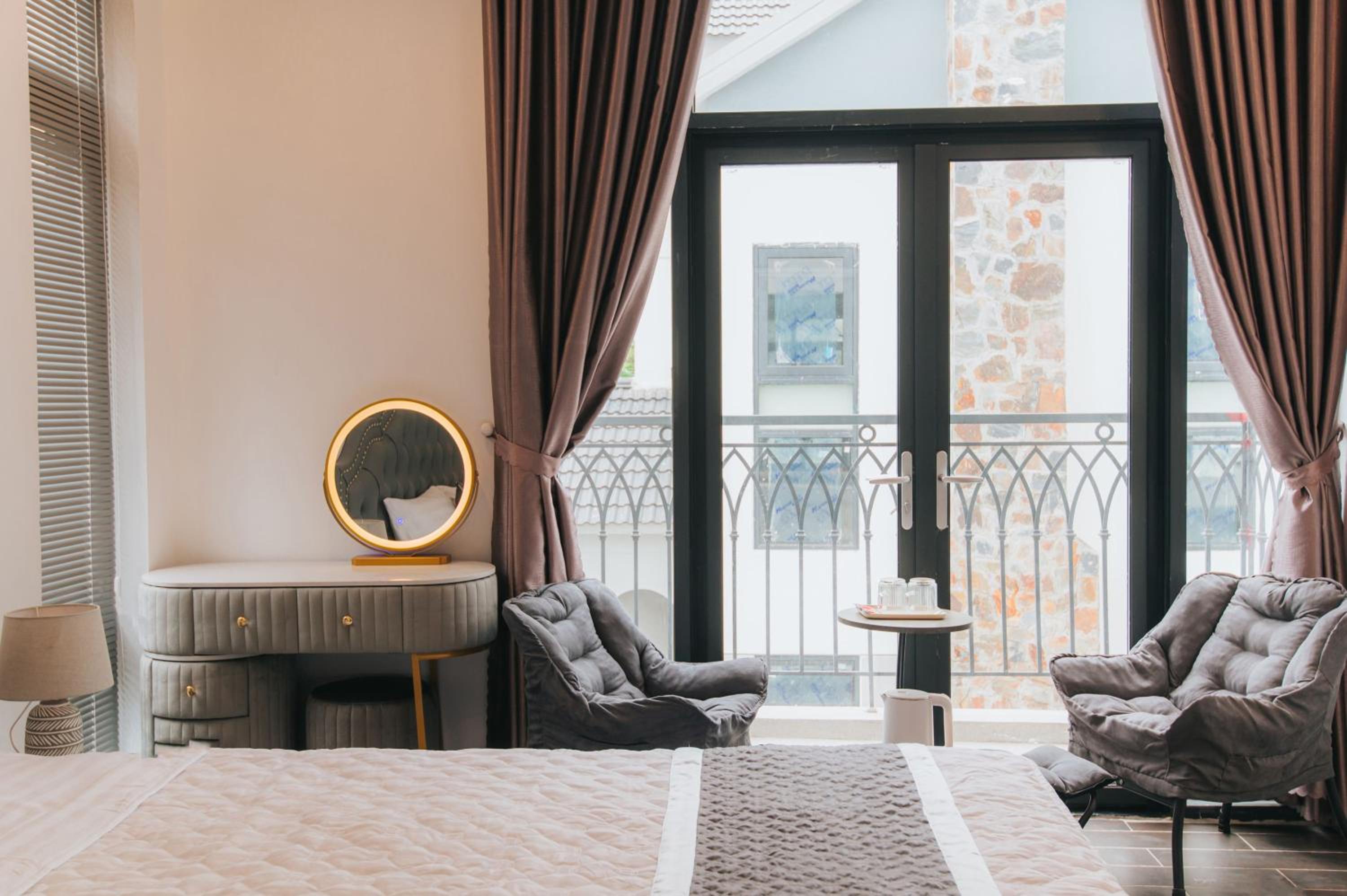 Deluxe Double Room with Balcony photo 2