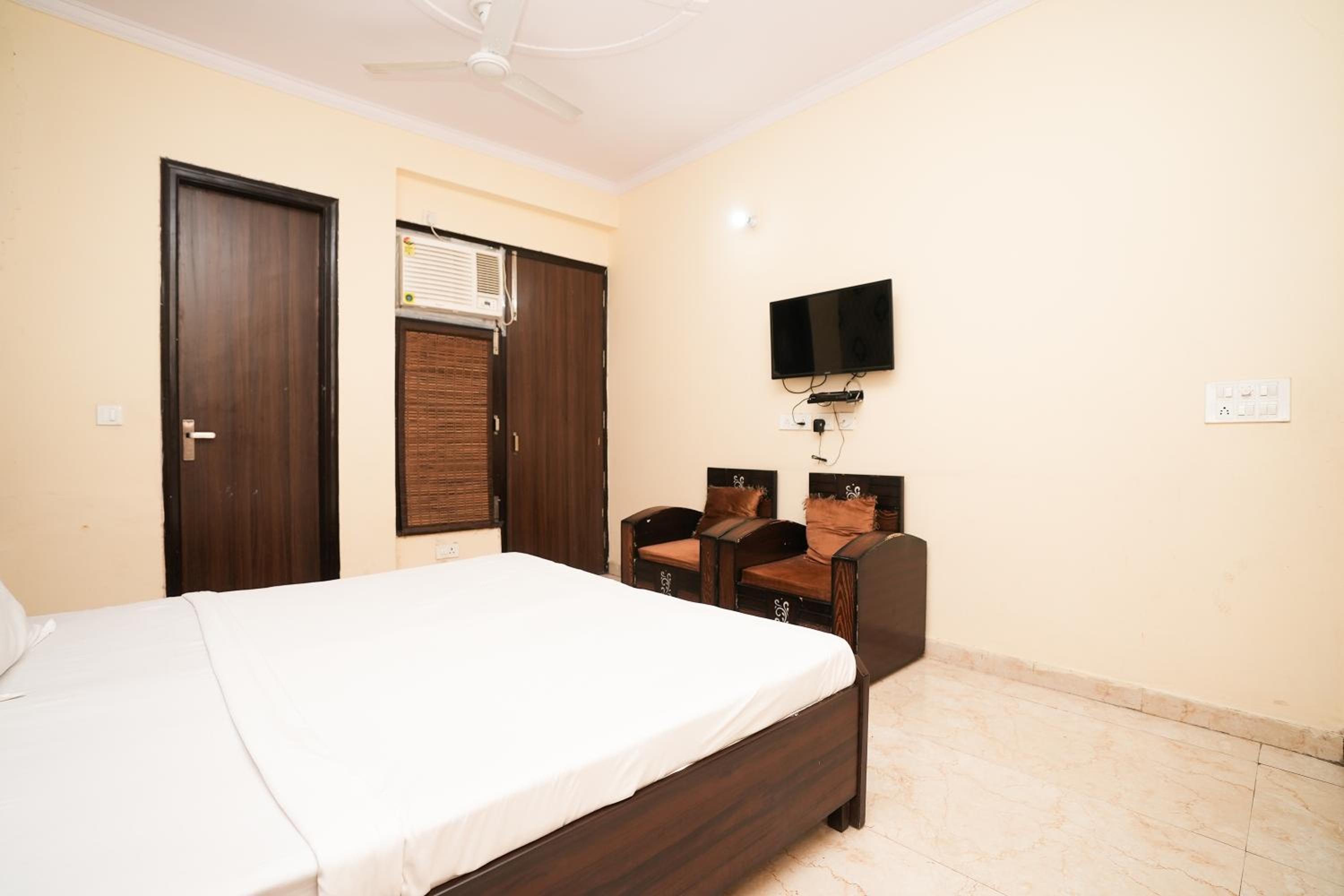Deluxe Double Room - Photo 11