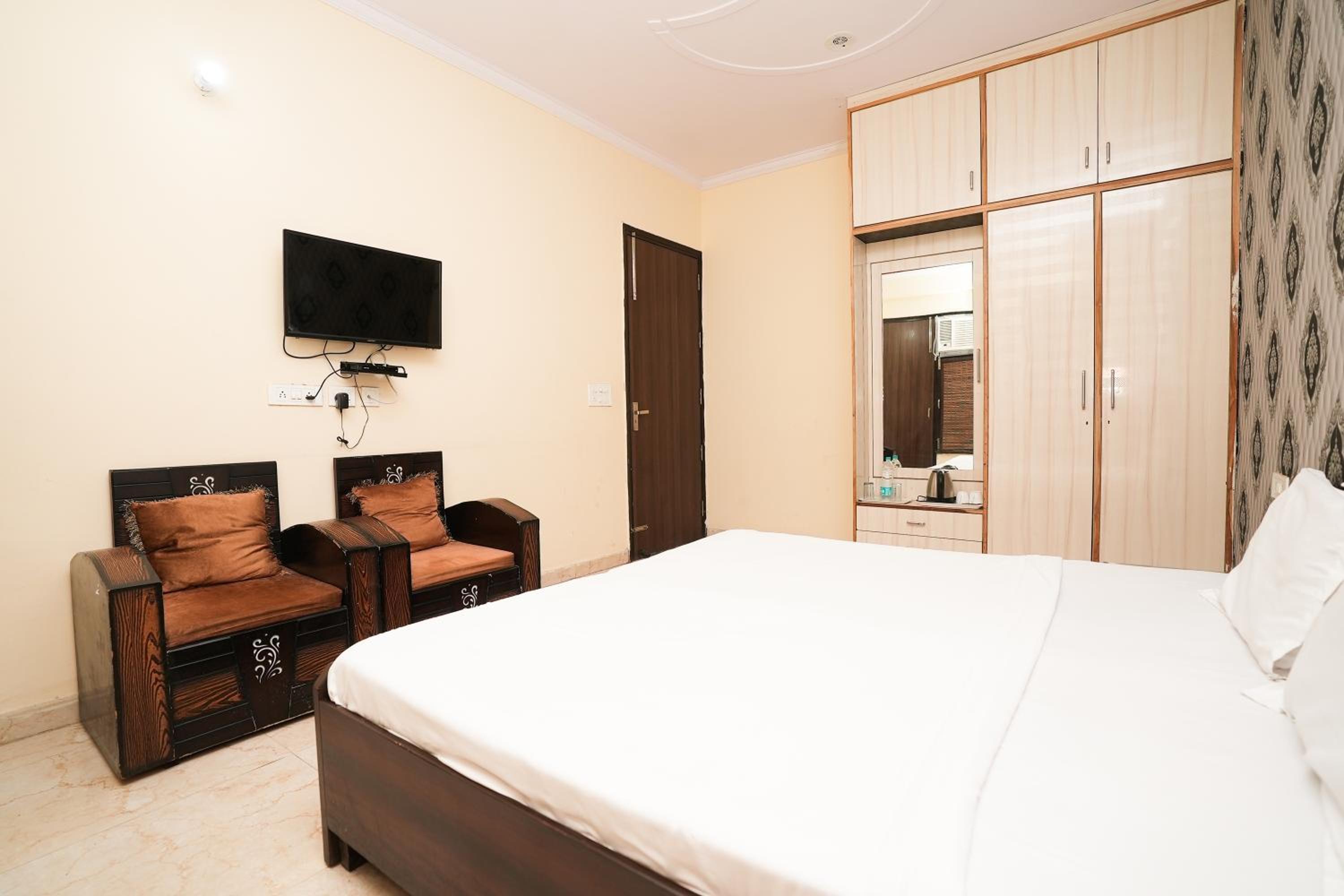 Deluxe Double Room - Photo 10