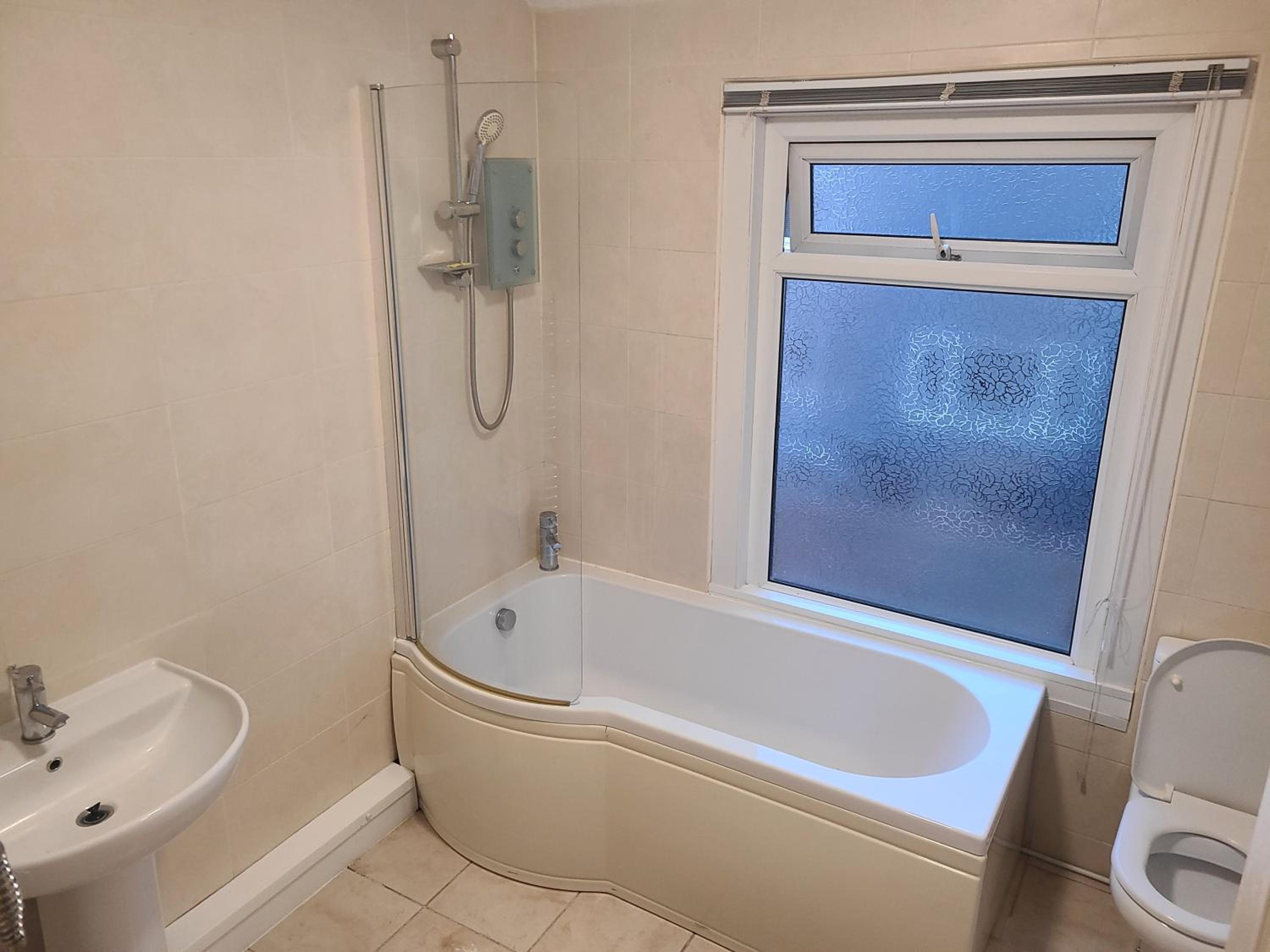 Double Room with Shared Bathroom photo 2