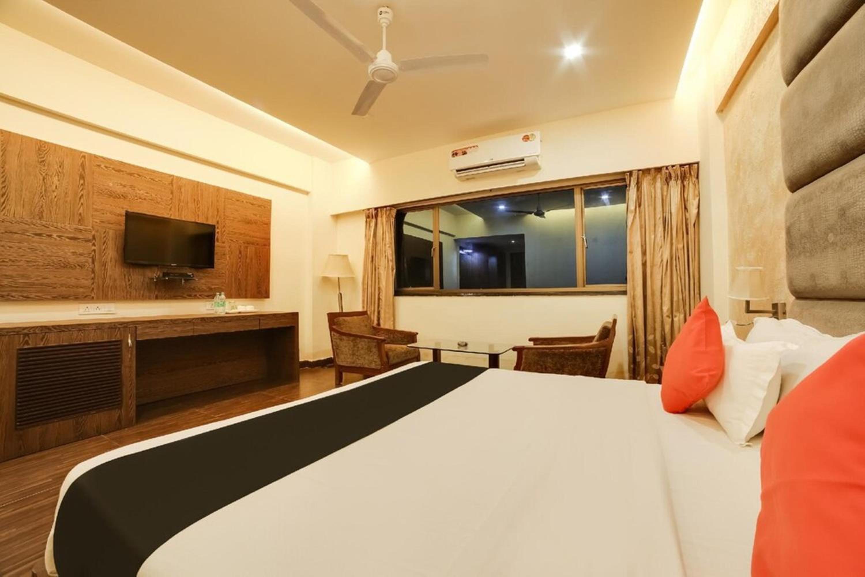 Deluxe Room - Photo 10