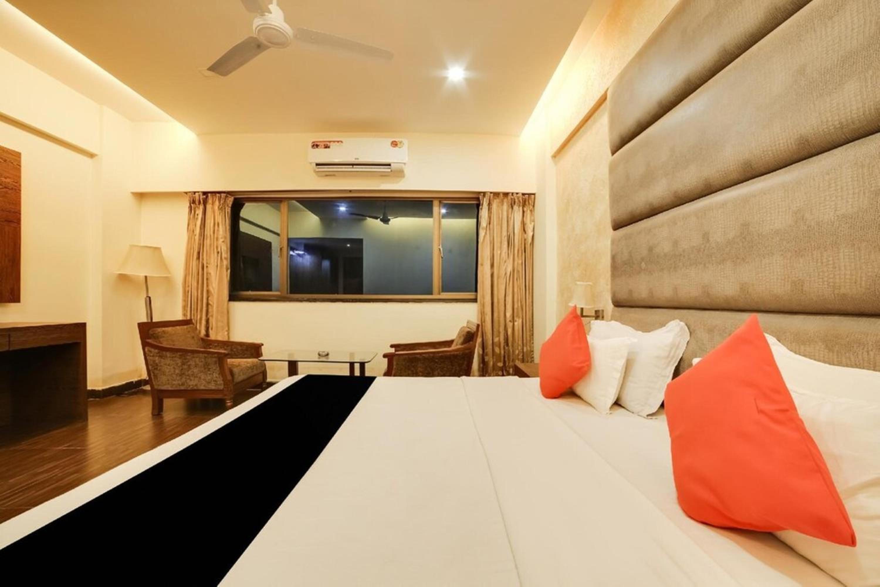 Deluxe Room - Photo 11