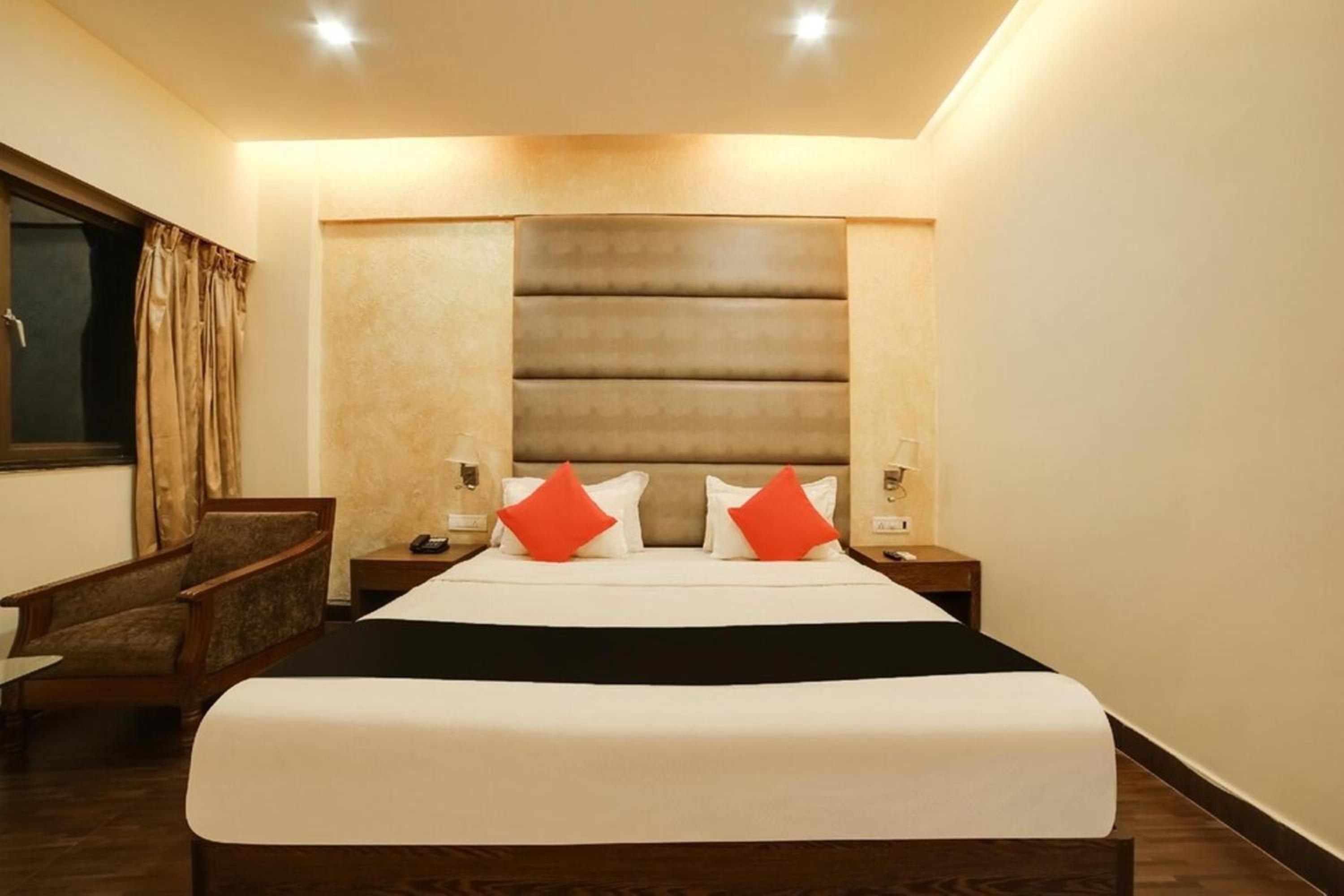 Deluxe Room - Photo 5