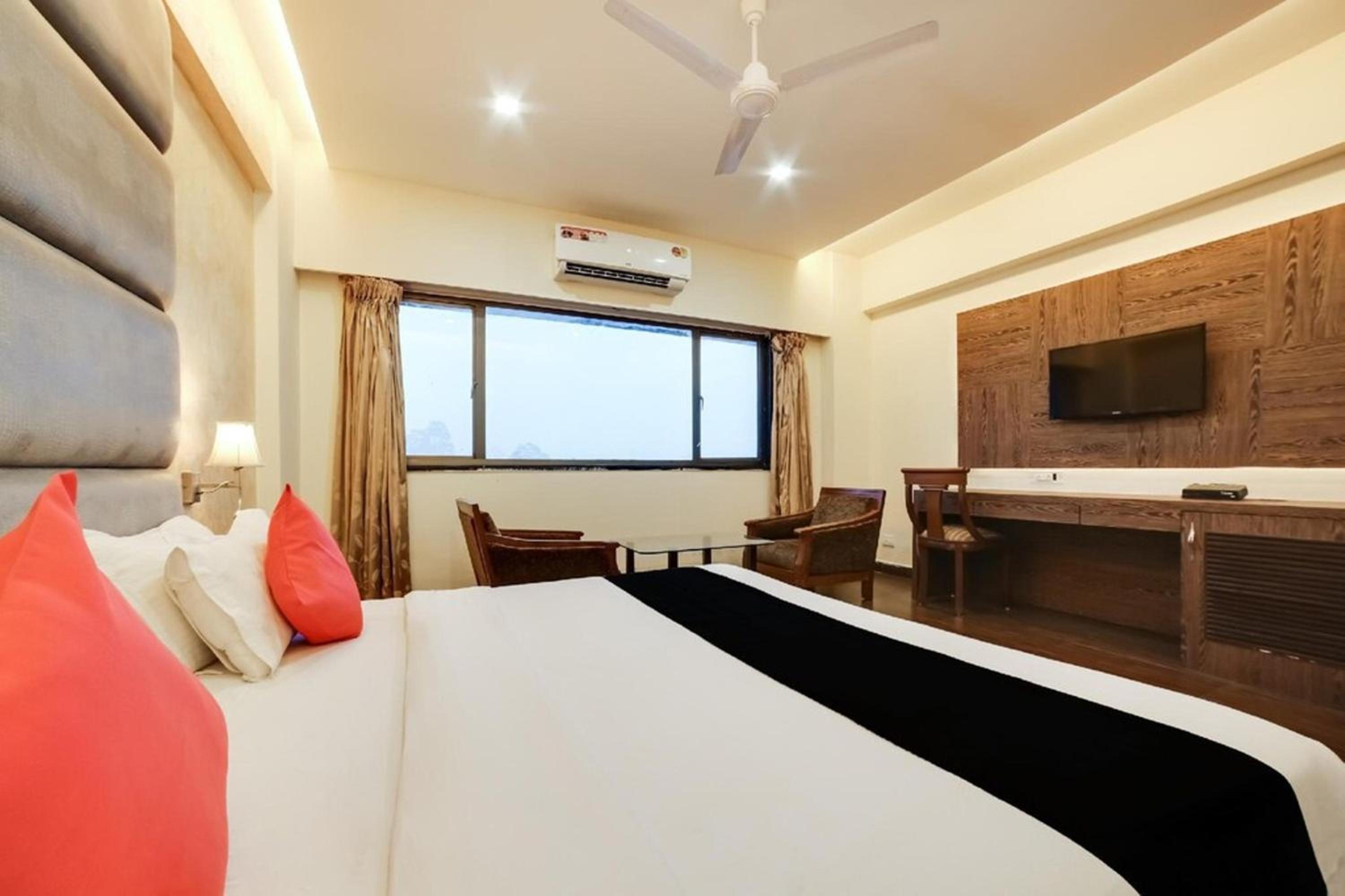 Deluxe Room - Photo 8