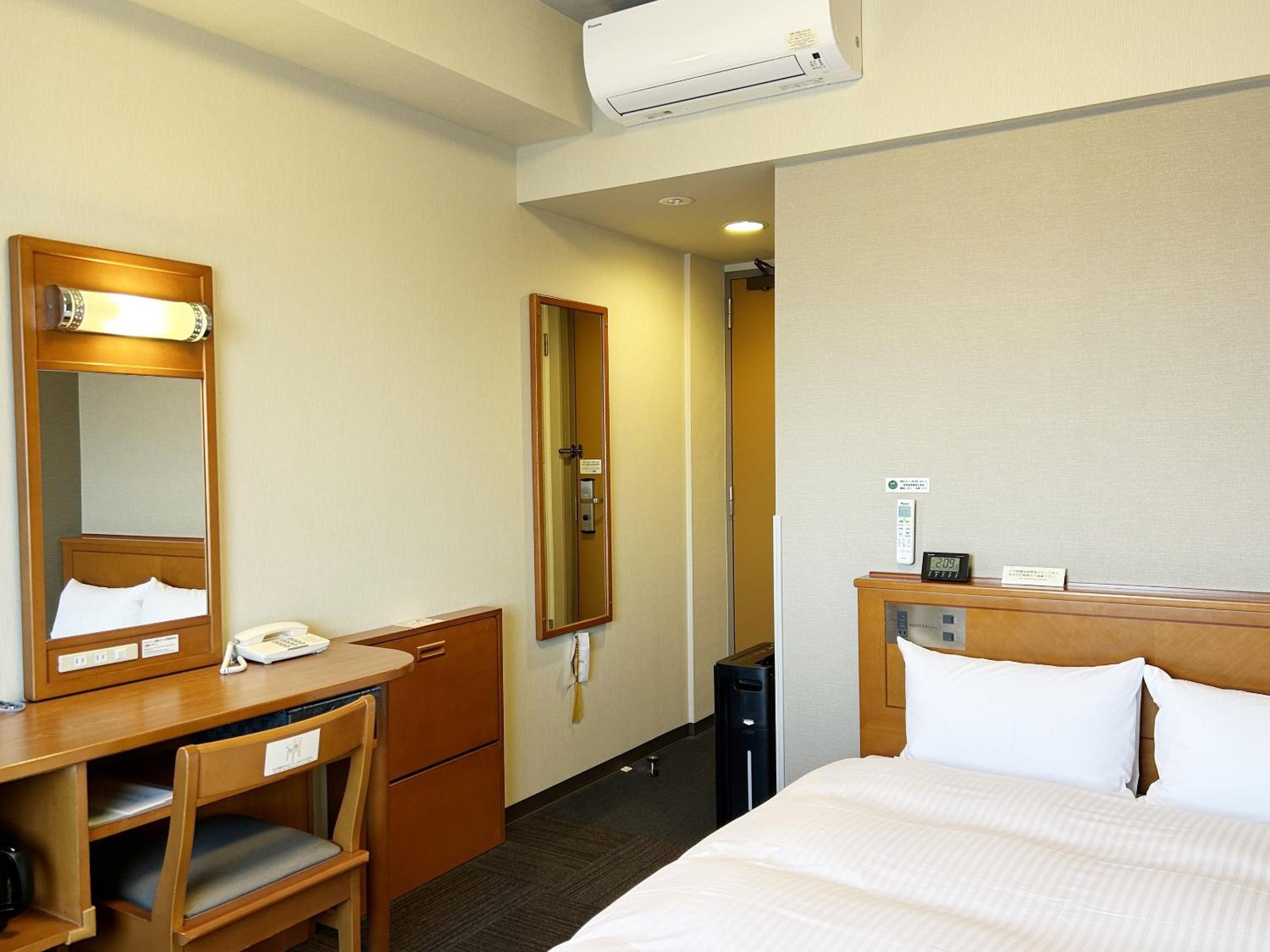 Double Room with Small Double Bed - Smoking - Photo 1