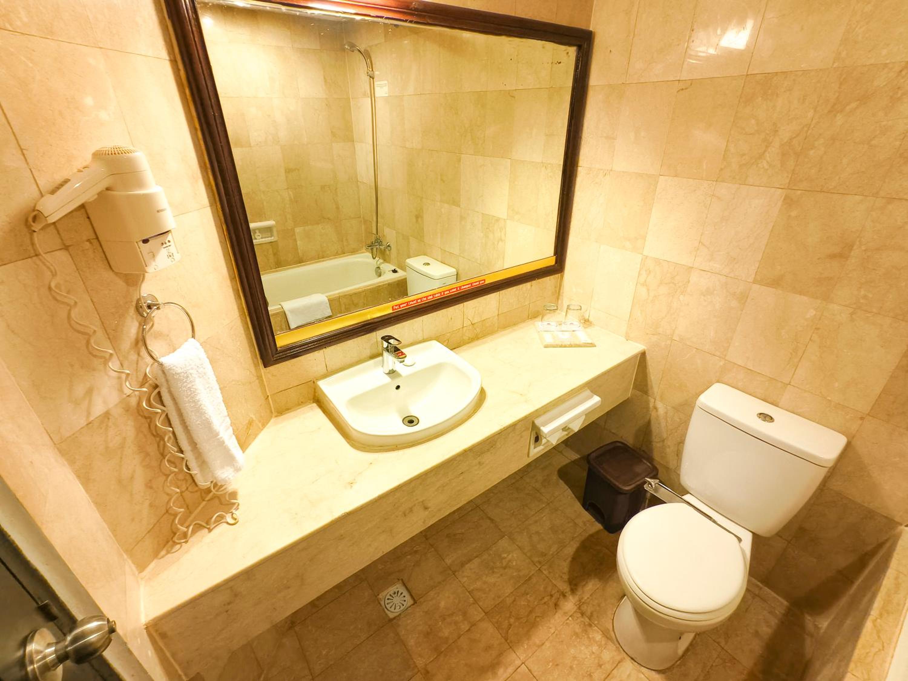 Superior Twin or Double with Bathtub - Photo 8