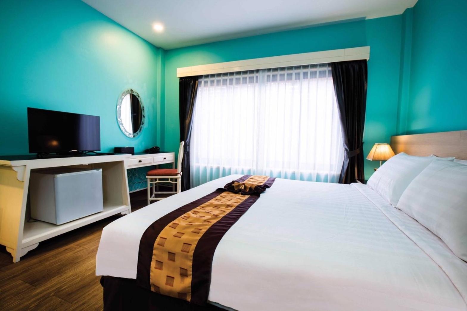 Superior King Suite - Photo 8