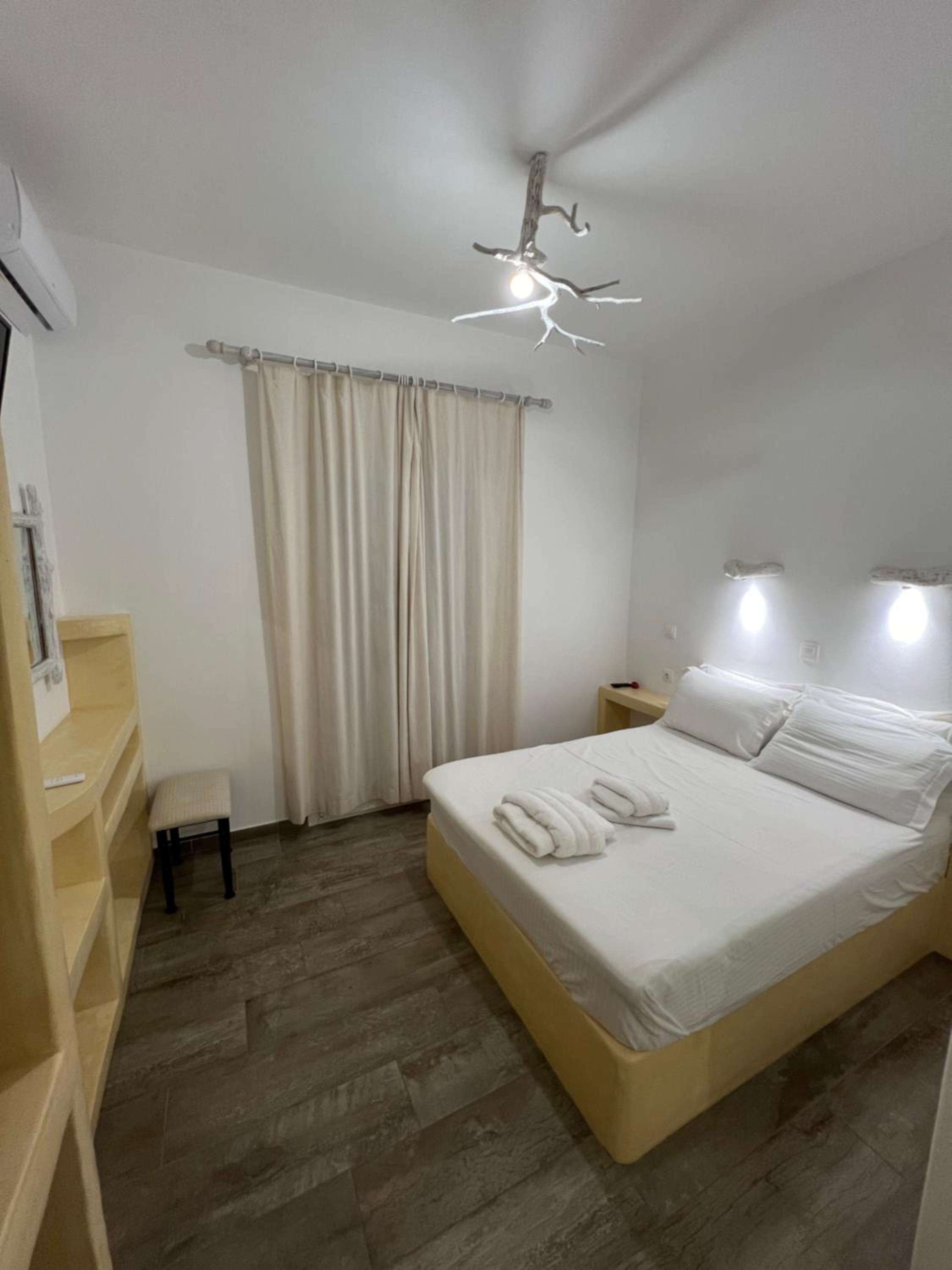 Double Room with Balcony - Photo 22