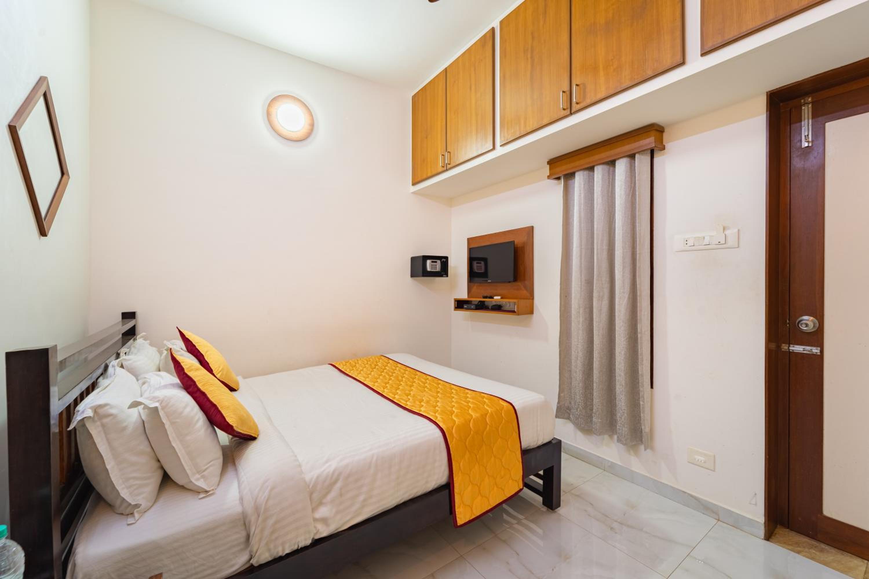 Two-Bedroom Studio Apartment - Photo 13