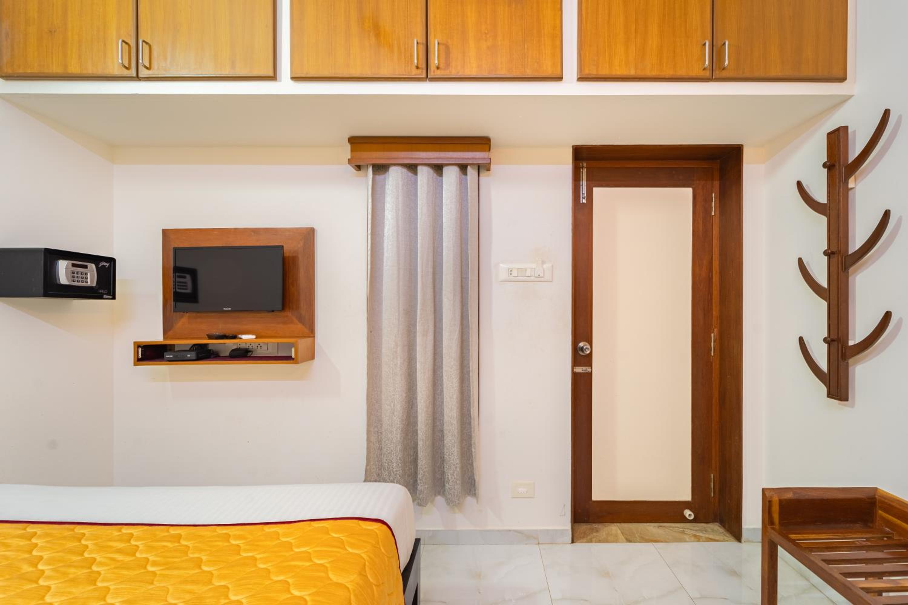 Two-Bedroom Studio Apartment - Photo 16