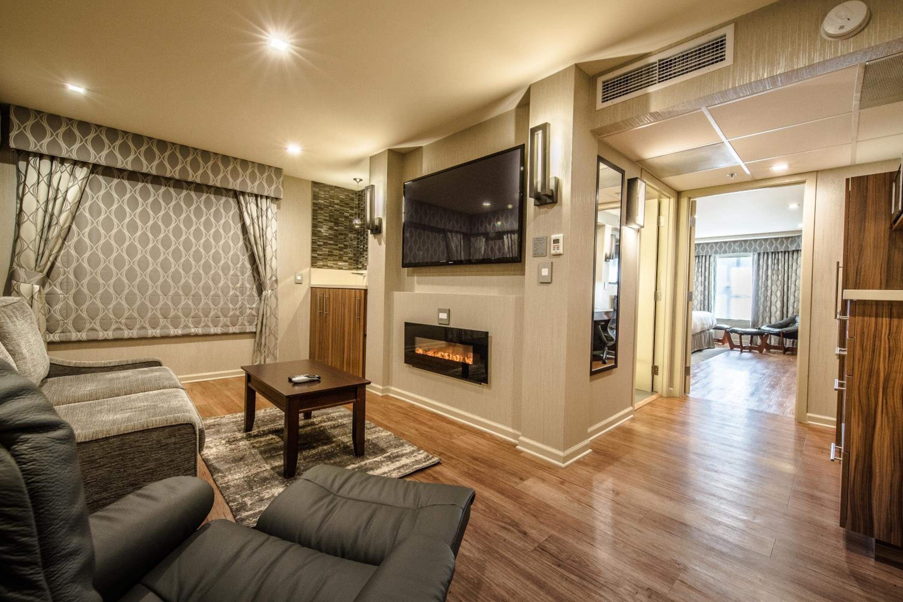 Deluxe Two-Bedroom Suite photo 2