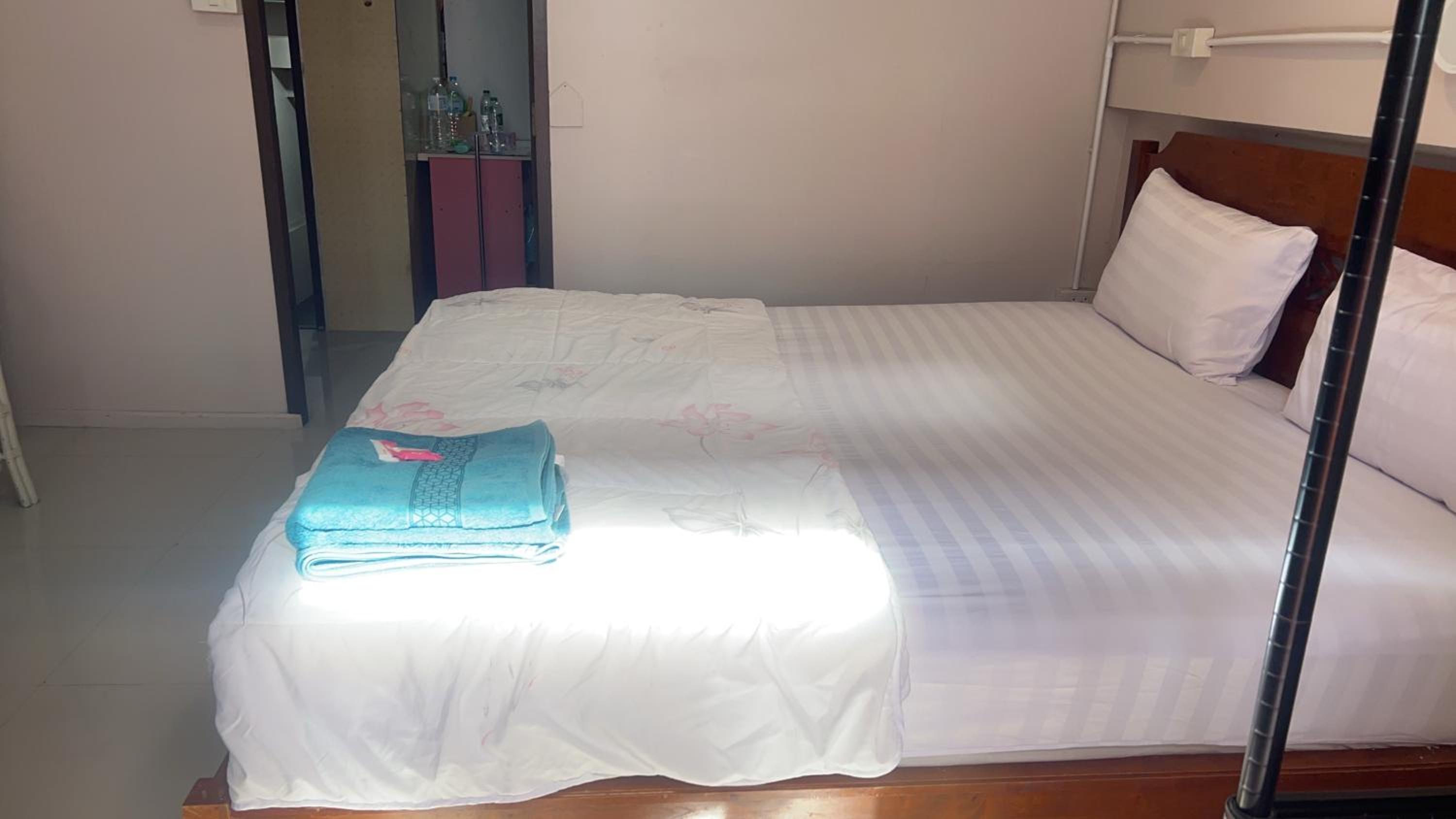 Deluxe Room - Photo 11