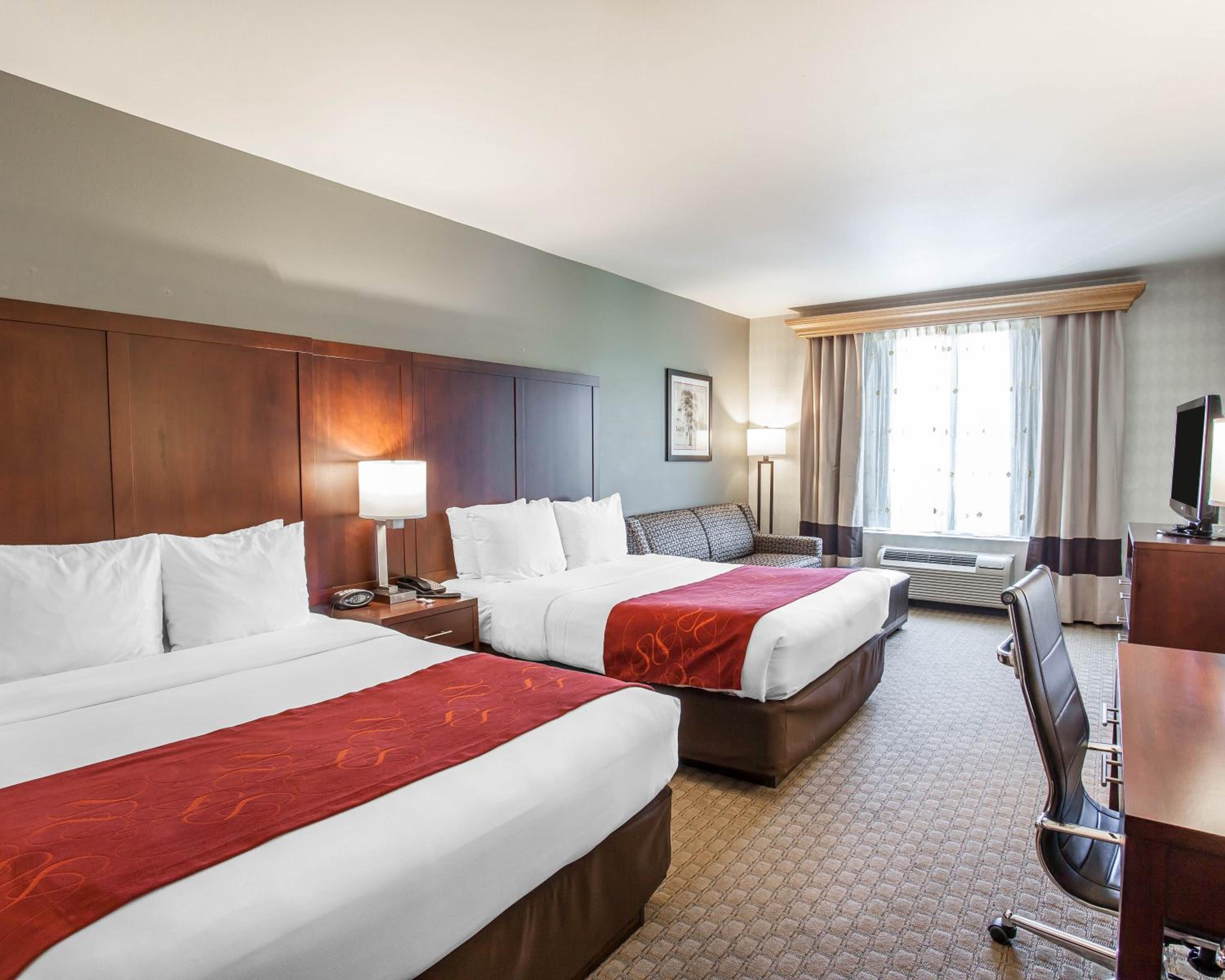 Queen Suite with Two Queen Beds - Non-Smoking - Photo 4