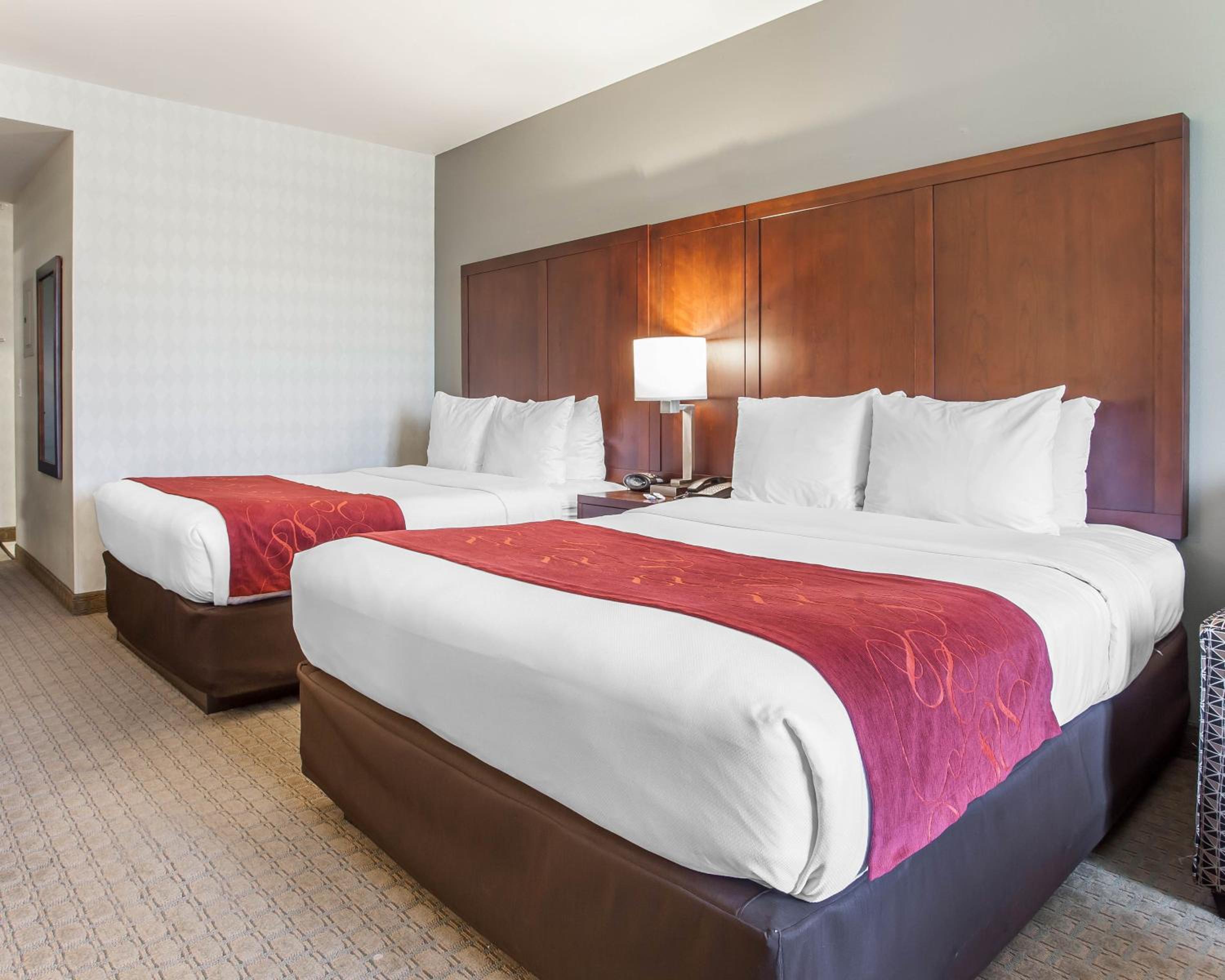 Queen Suite with Two Queen Beds - Non-Smoking - Photo 5