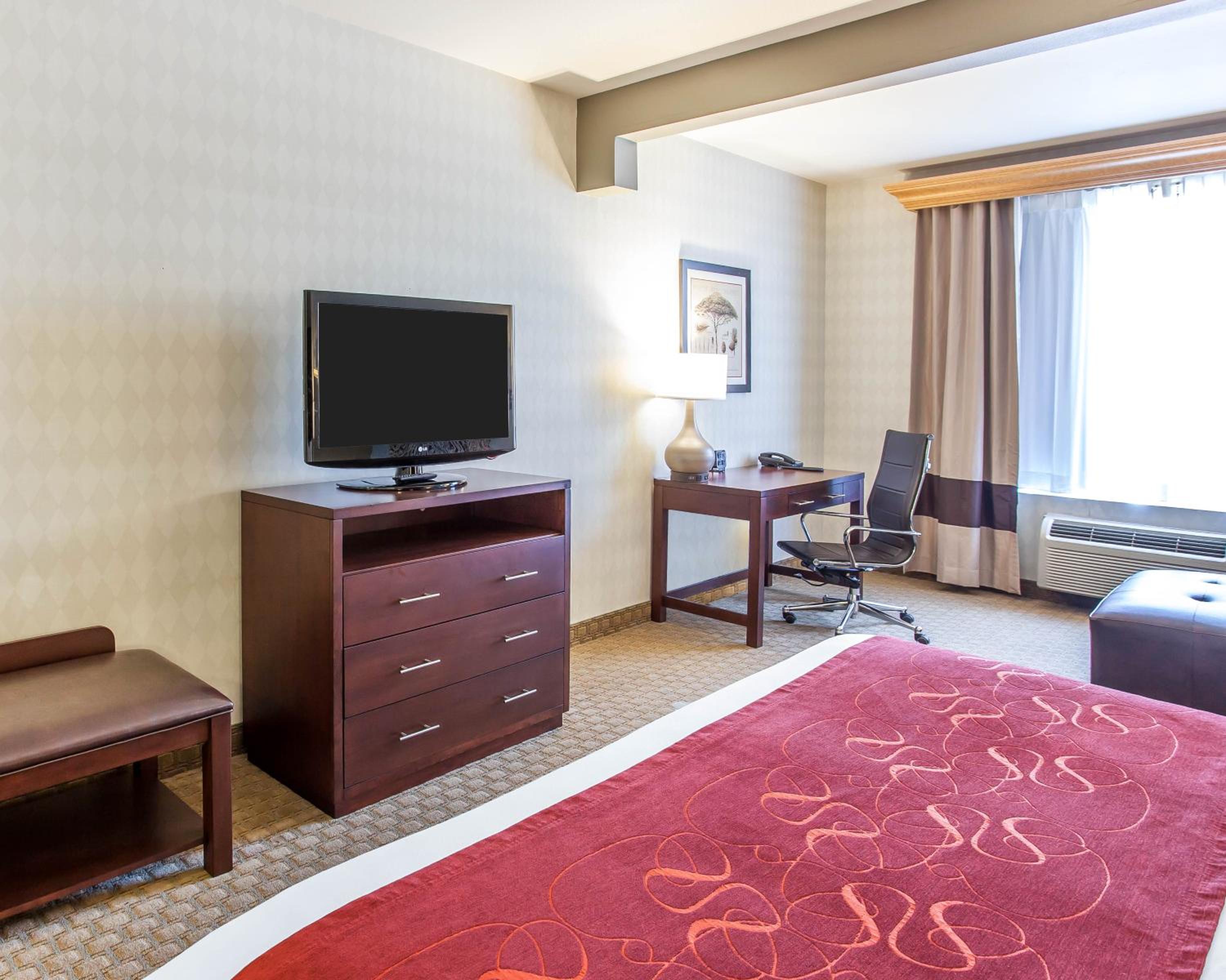 Suite with Two Queen Beds - Disability Access/Non-Smoking - Photo 1