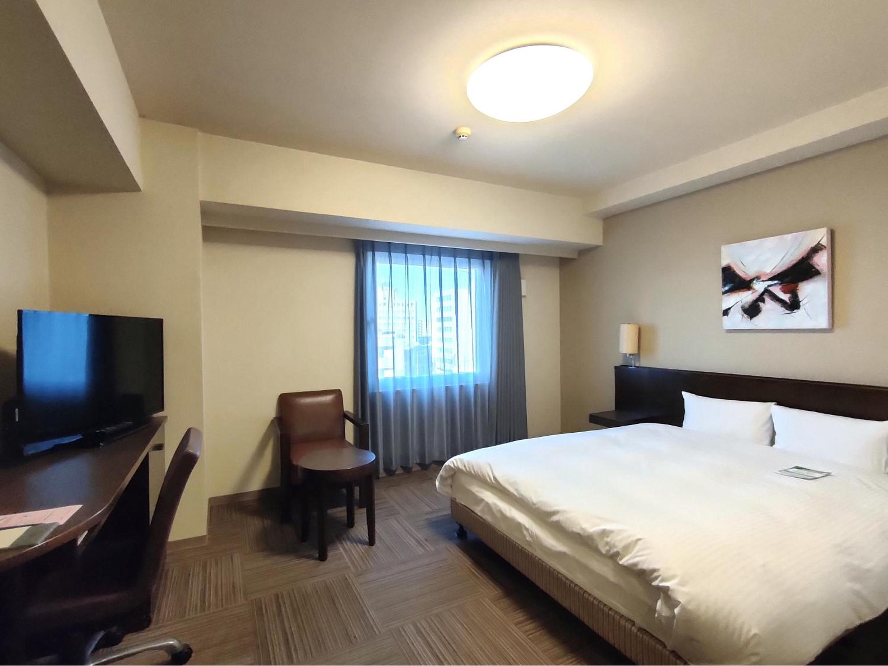 Corner Double Room - Non-Smoking 