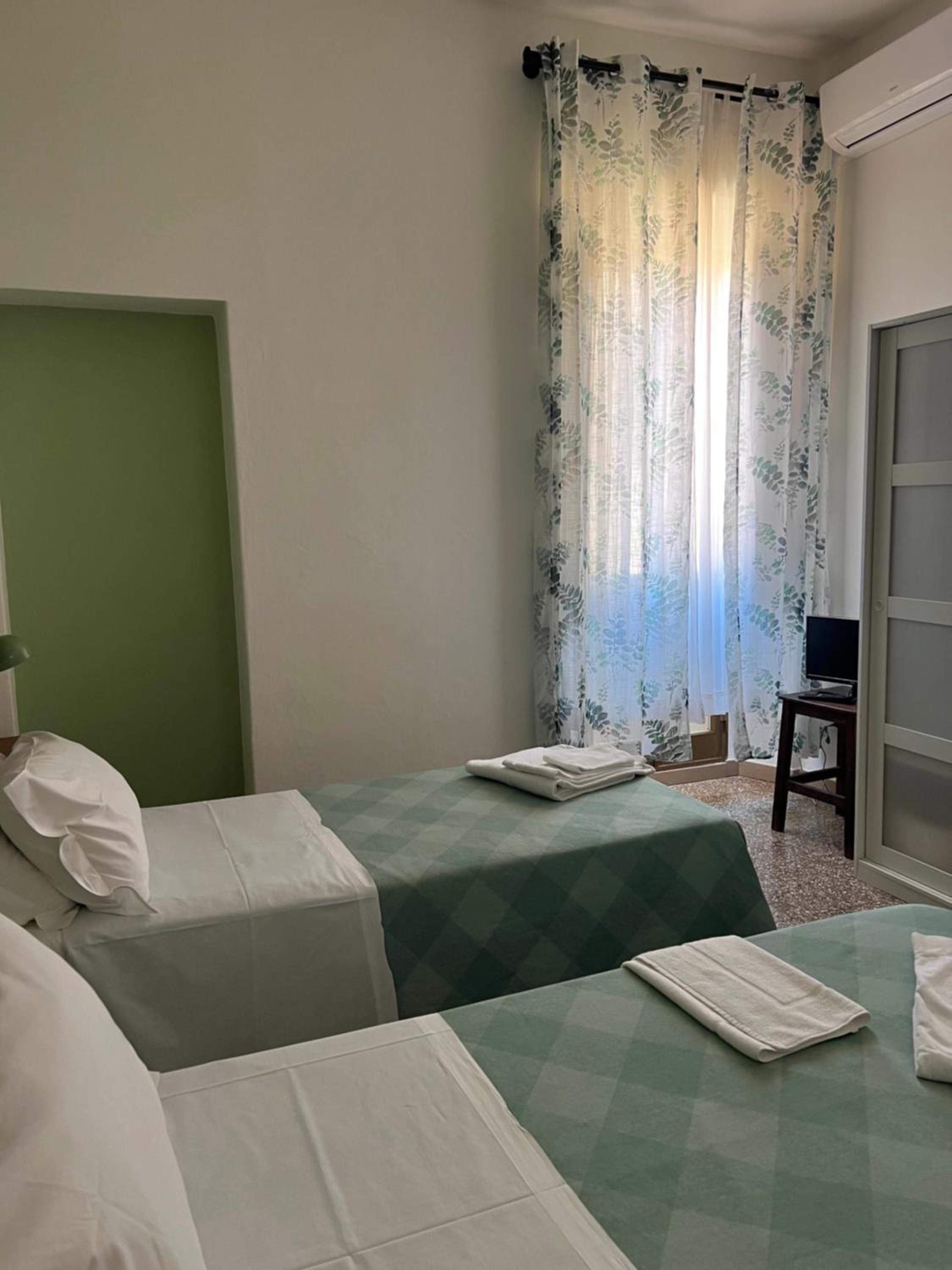 Double or Twin Room with Shared Bathroom photo 2