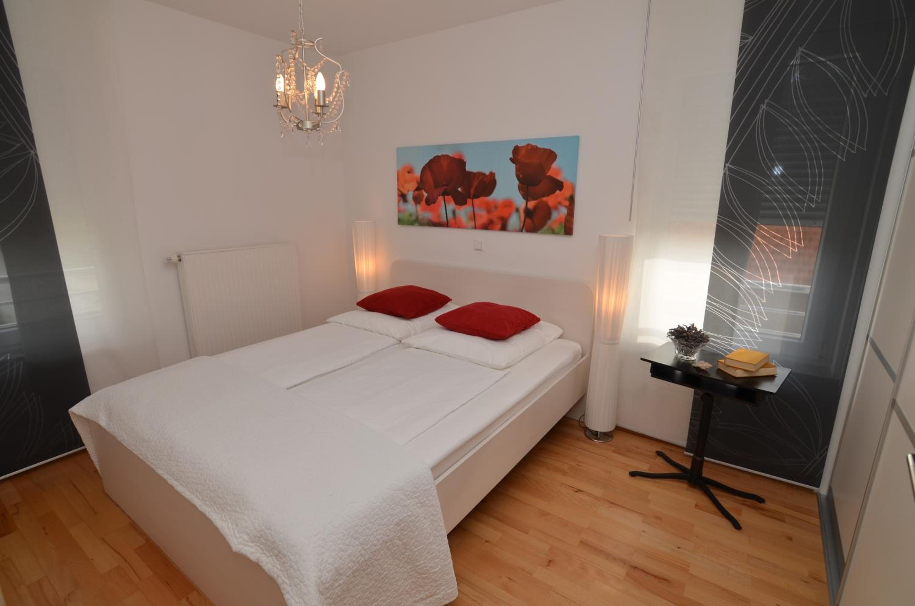One-Bedroom Apartment photo 2