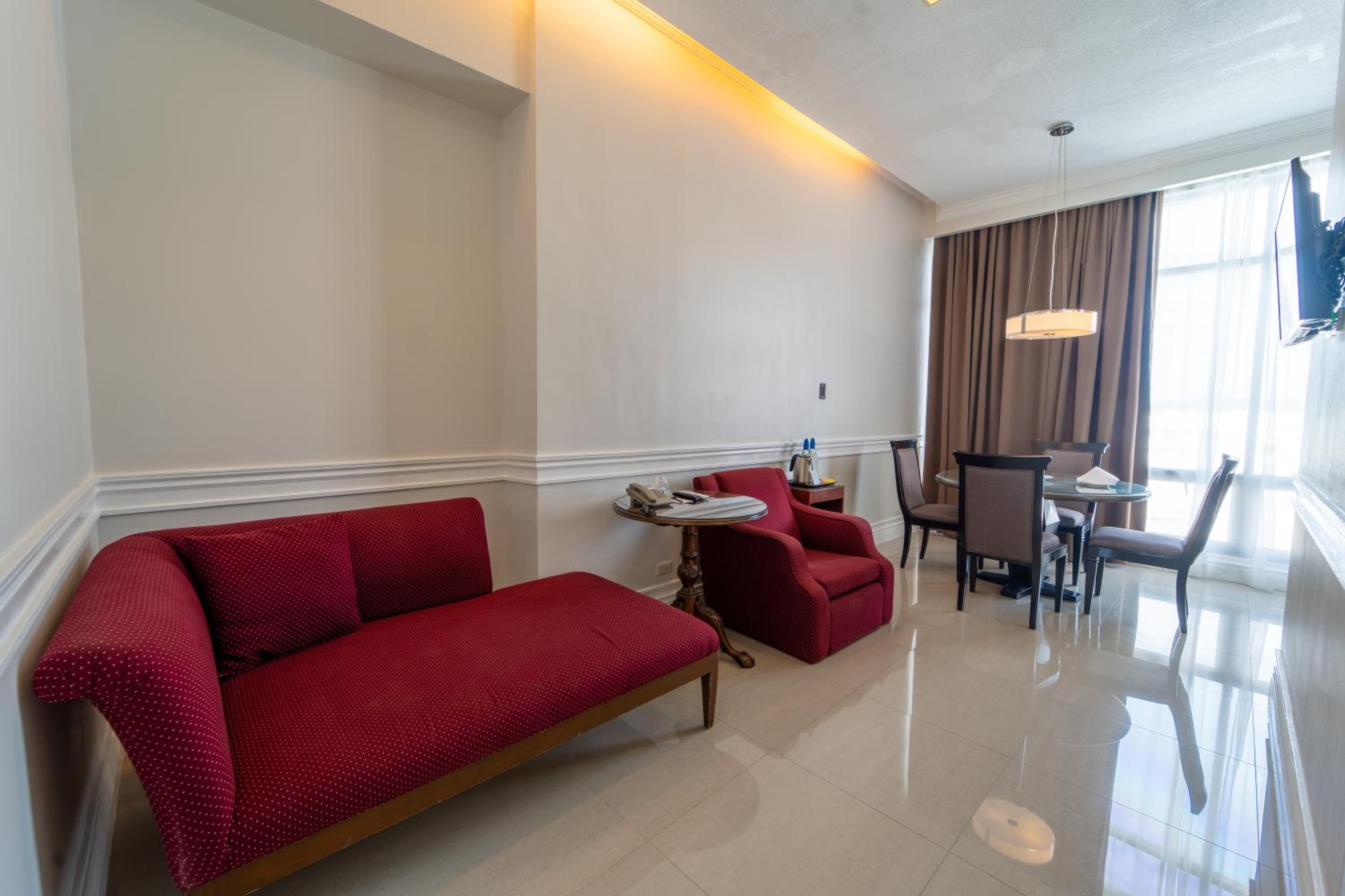 Penthouse Suite - Photo 4