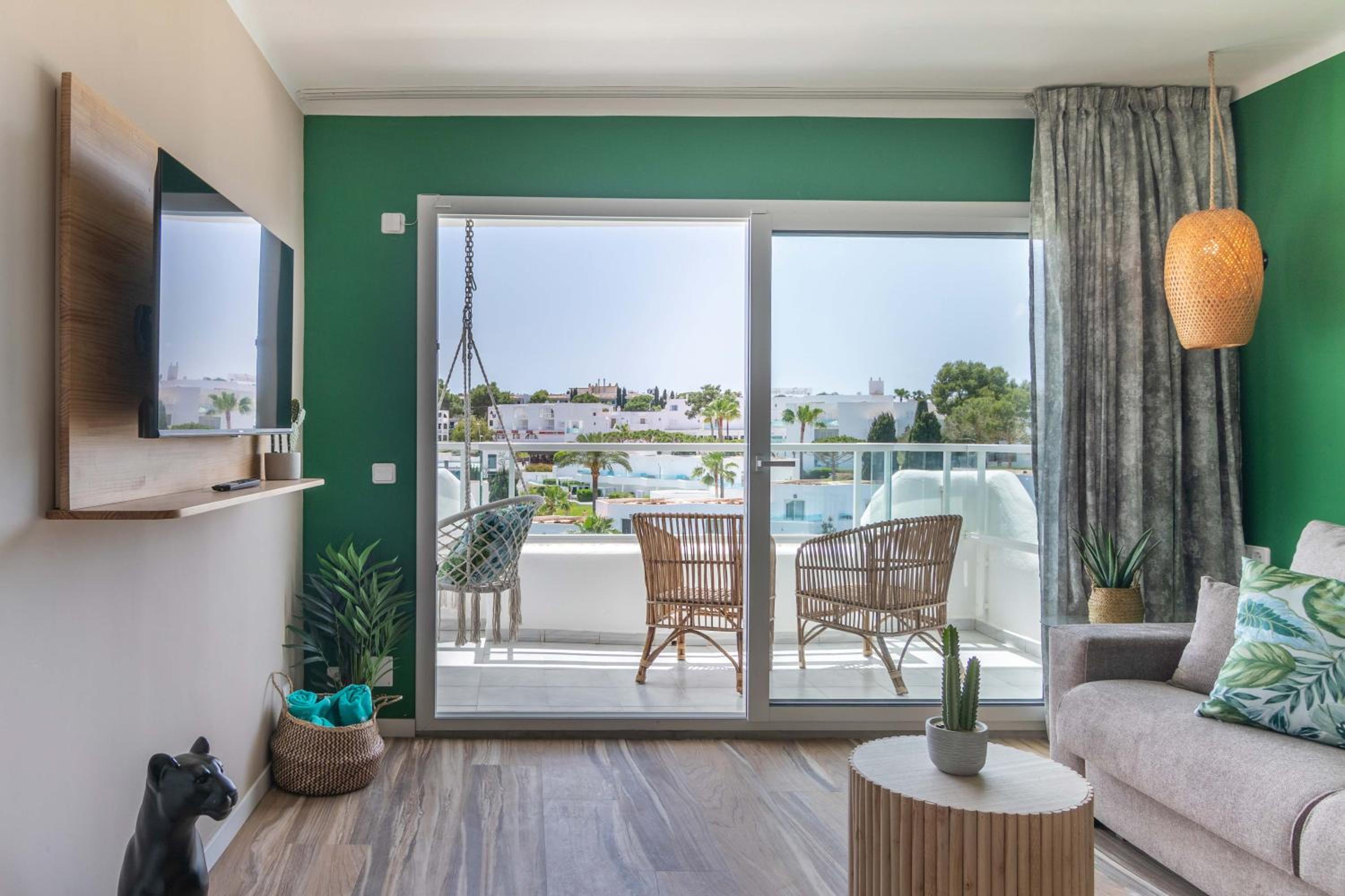 Superior Apartment with Pool View for Single Use photo 2