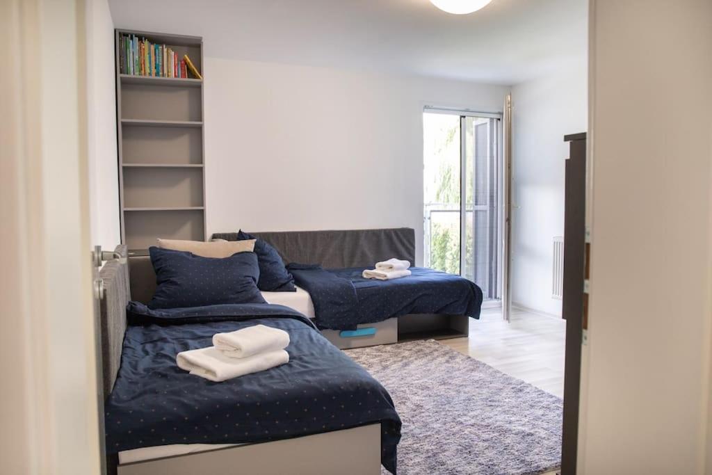 Five-Bedroom House photo 1