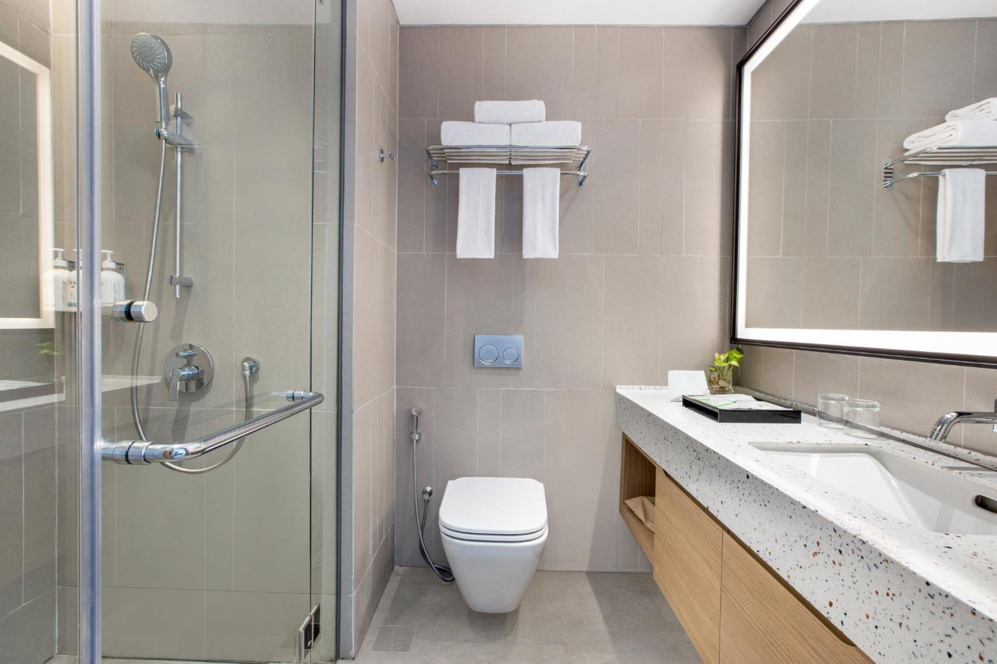 Standard King Room - Photo 5