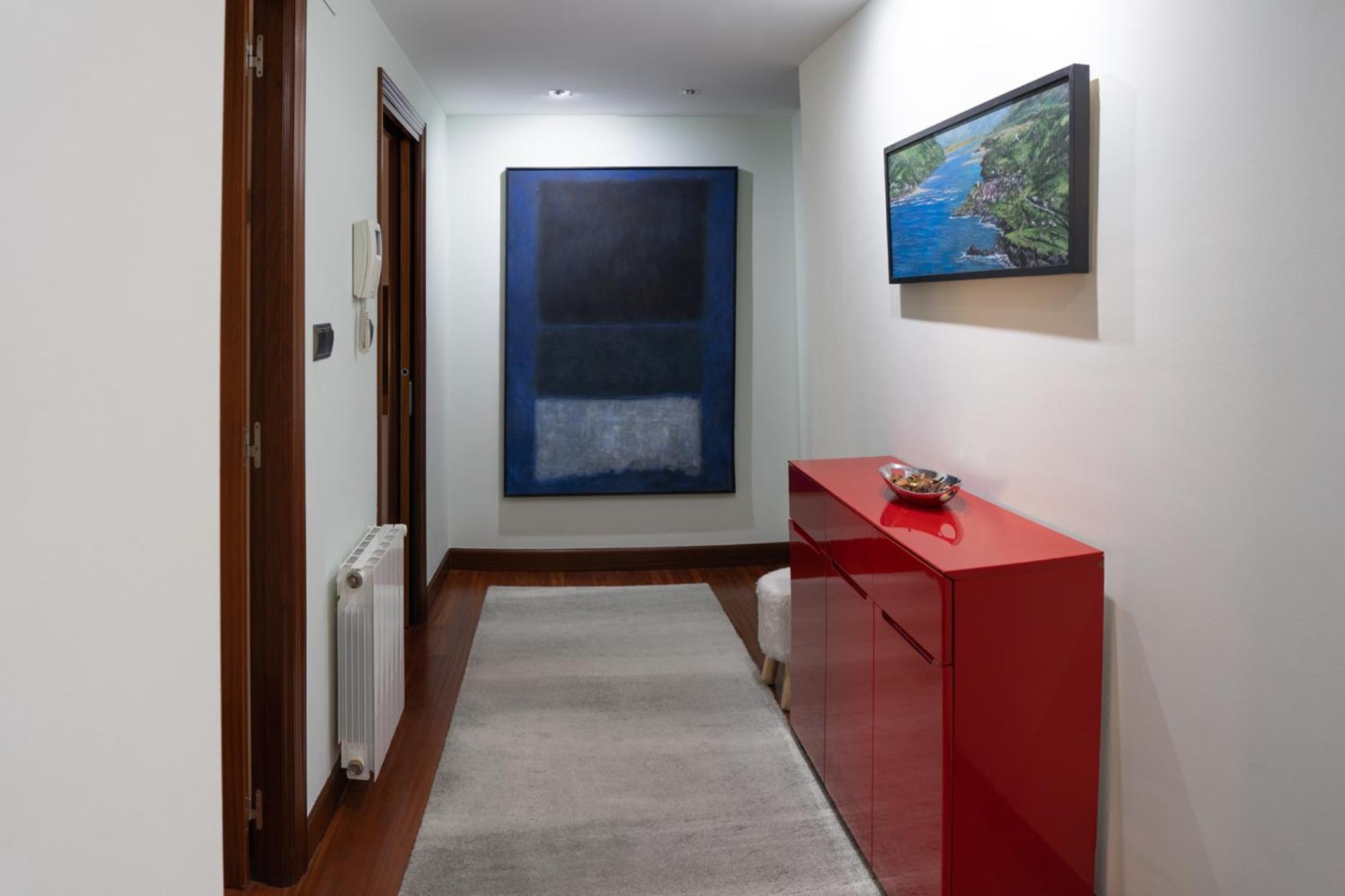Three-Bedroom Apartment photo 2